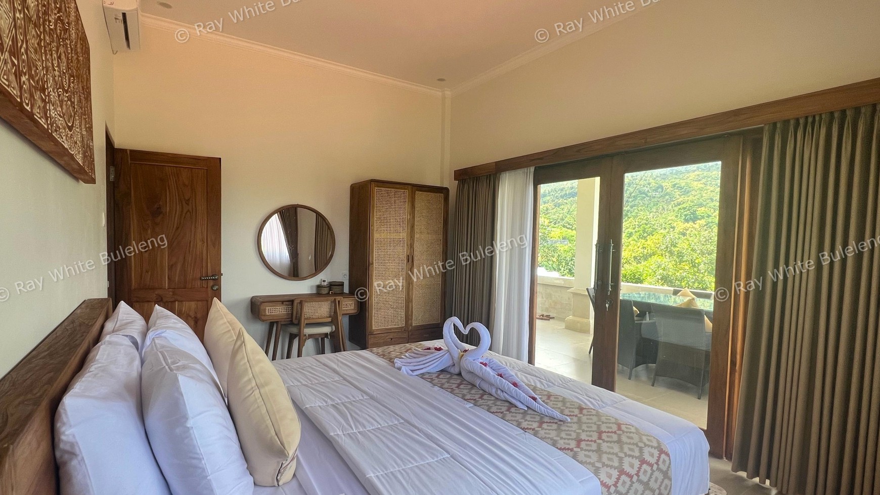BRAND NEW VILLA WITH STUNNING OCEAN AND HILL VIEWS IN LOVINA