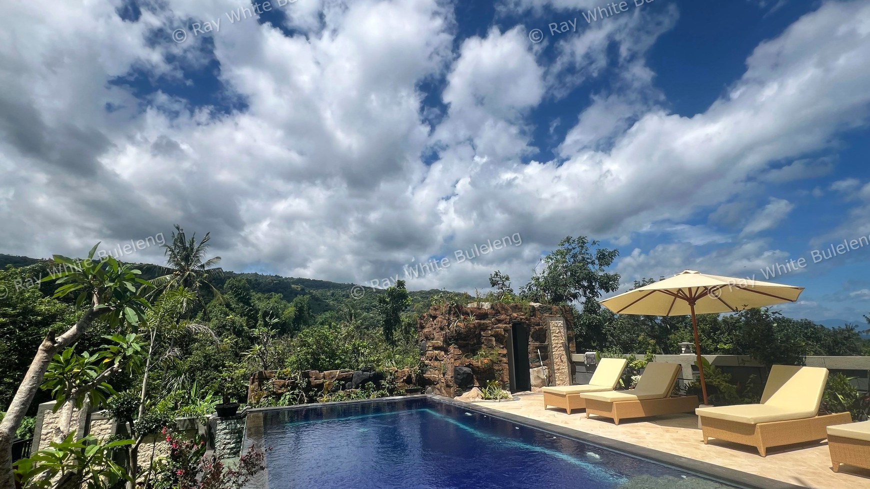 BRAND NEW VILLA WITH STUNNING OCEAN AND HILL VIEWS IN LOVINA