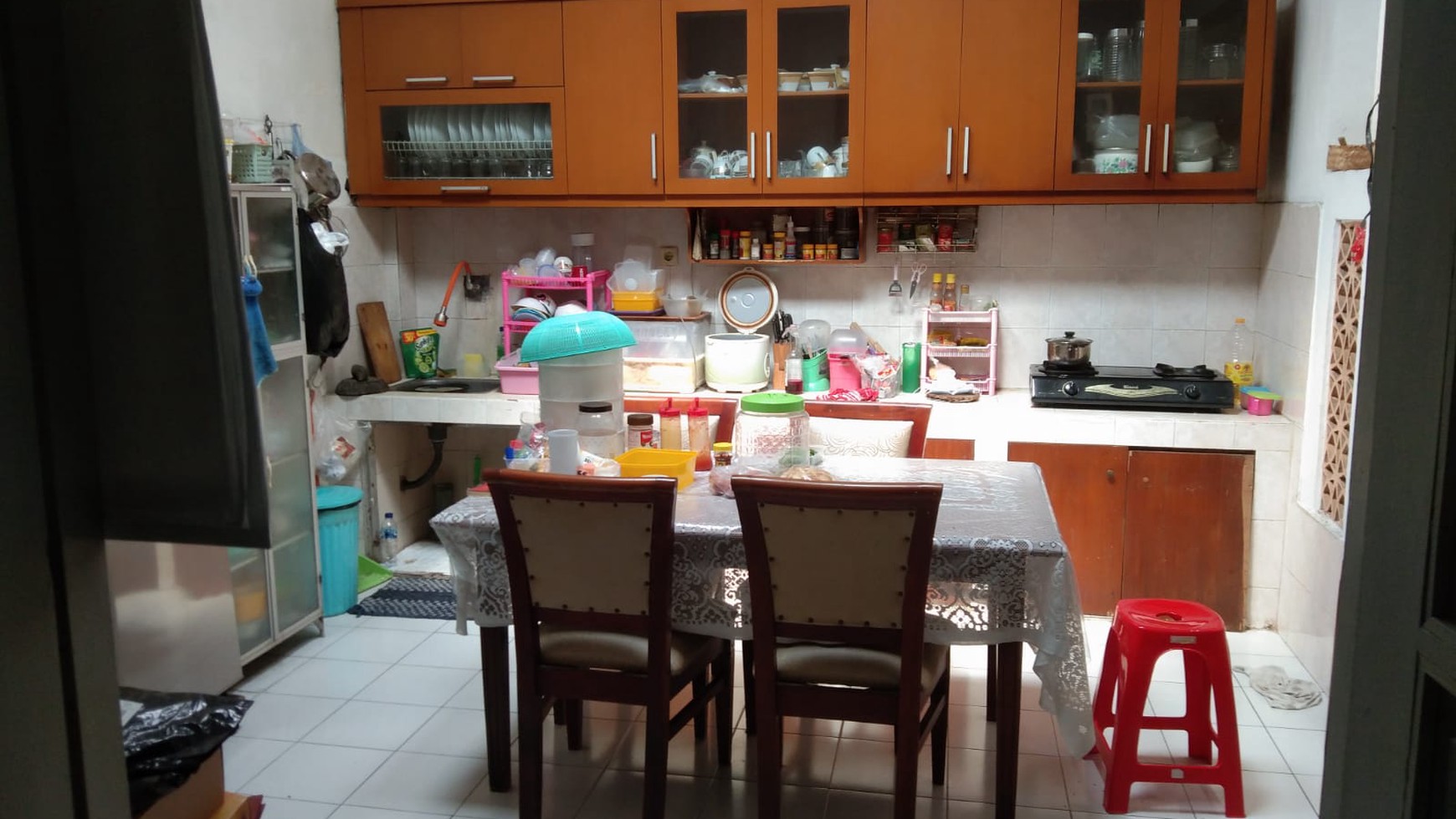 Rumah dengan Carport yang Luas Lokasi Strategis di Area Kayu Manis Matraman Jakarta Timur