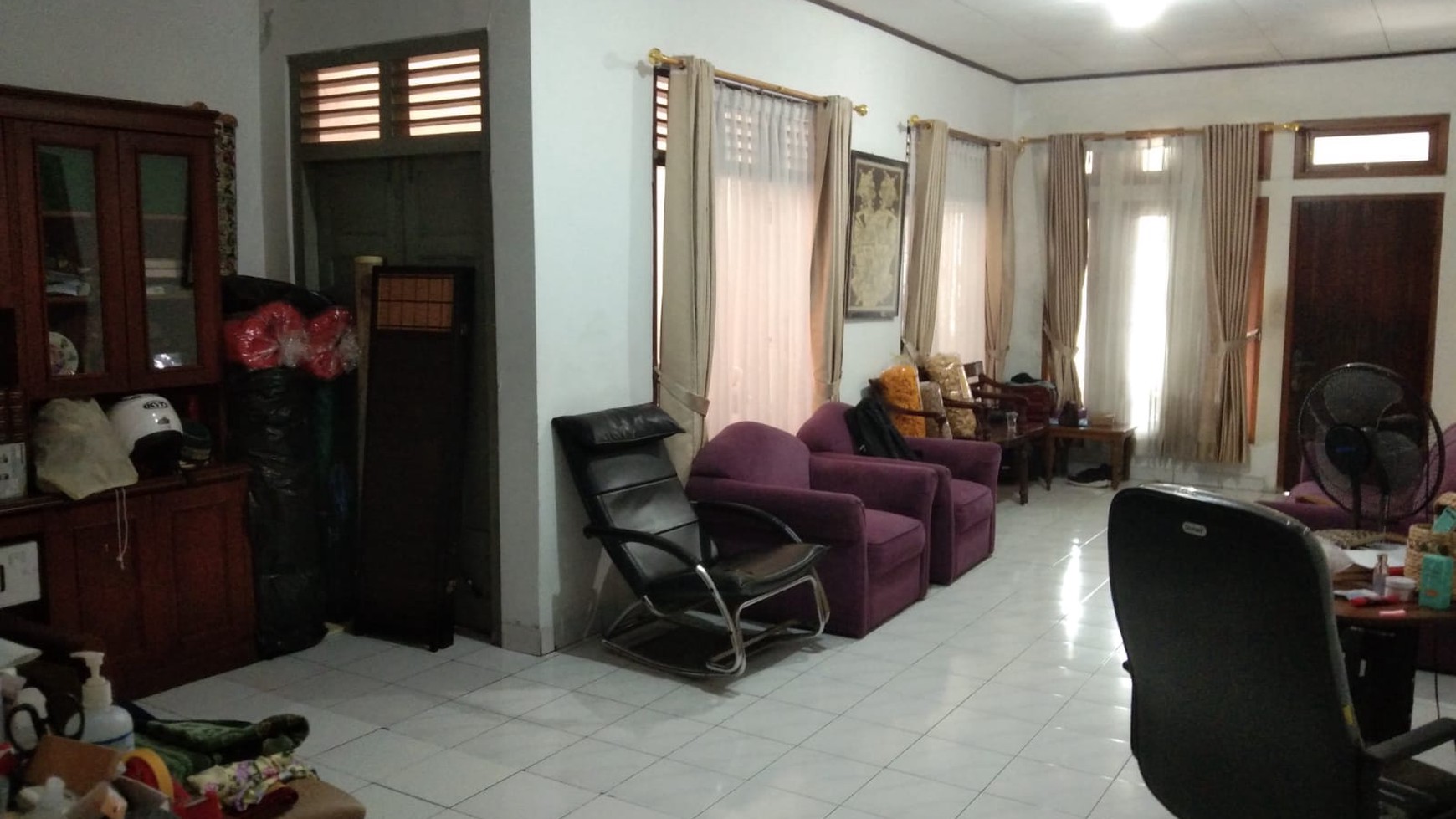 Rumah dengan Carport yang Luas Lokasi Strategis di Area Kayu Manis Matraman Jakarta Timur