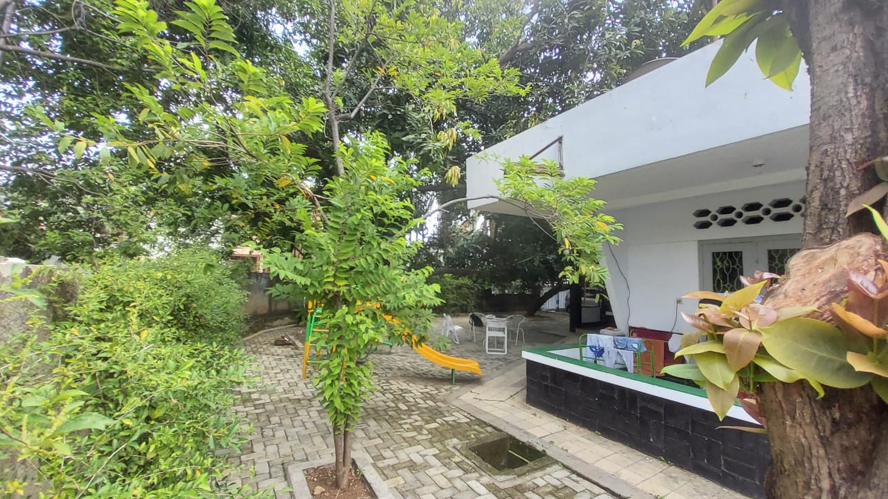 Rumah Lama Nyaman dan Strategis Harga NJOP di Rawamangun