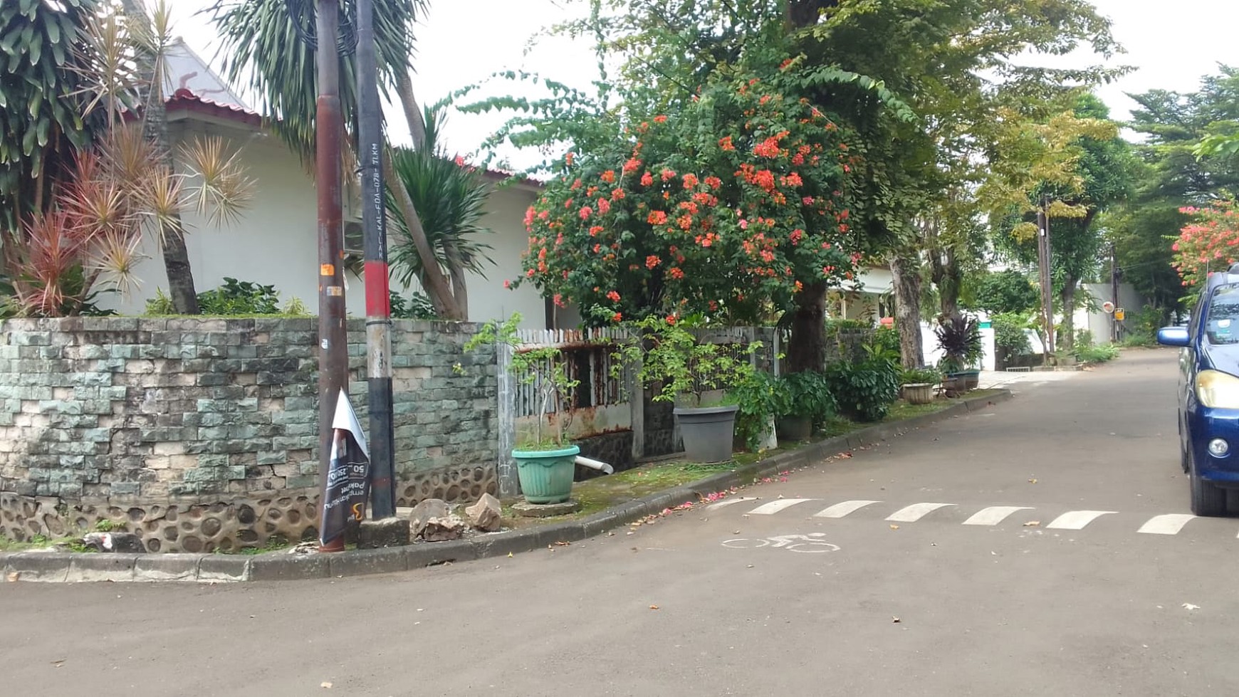 Rumah Di komplek Elit Loka Indah, Pancoran. Asri, Tenang, Nyaman, Dan Hanya 3 Menit Ke Jalan Warung Buncit Raya