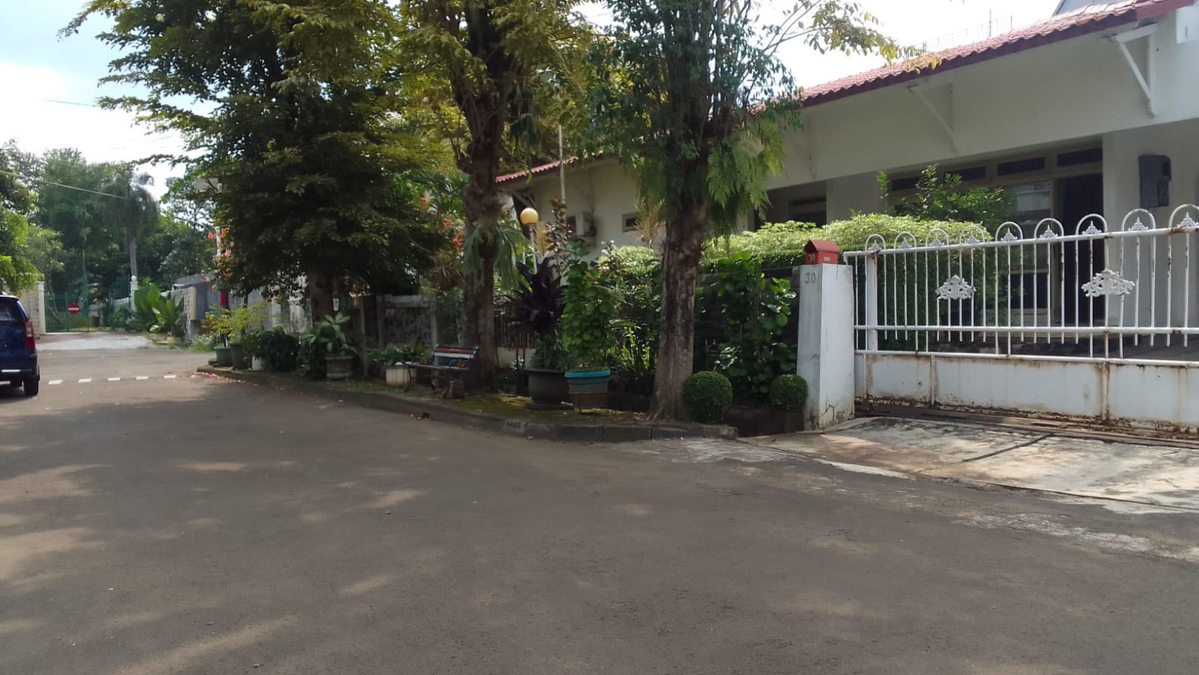 Rumah Di komplek Elit Loka Indah, Pancoran. Asri, Tenang, Nyaman, Dan Hanya 3 Menit Ke Jalan Warung Buncit Raya