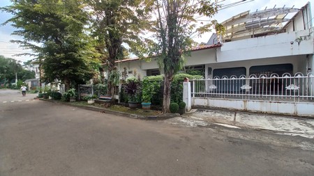Rumah Di komplek Elit Loka Indah, Pancoran. Asri, Tenang, Nyaman, Dan Hanya 3 Menit Ke Jalan Warung Buncit Raya.