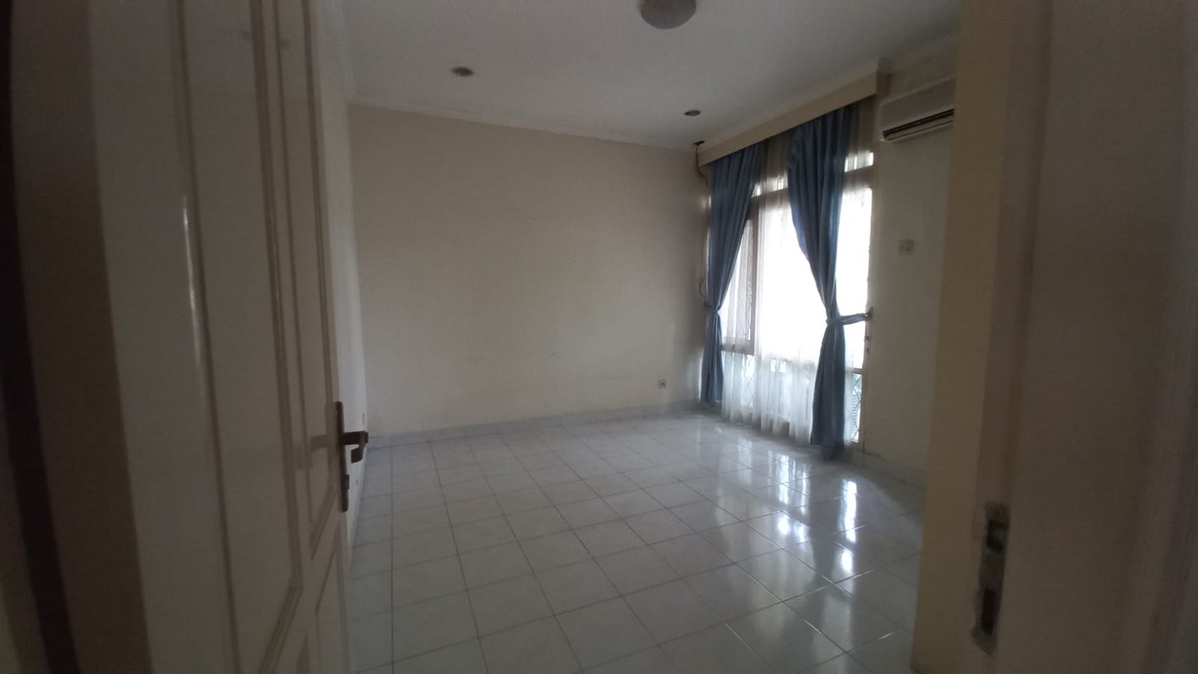 Rumah Di komplek Elit Loka Indah, Pancoran. Asri, Tenang, Nyaman, Dan Hanya 3 Menit Ke Jalan Warung Buncit Raya