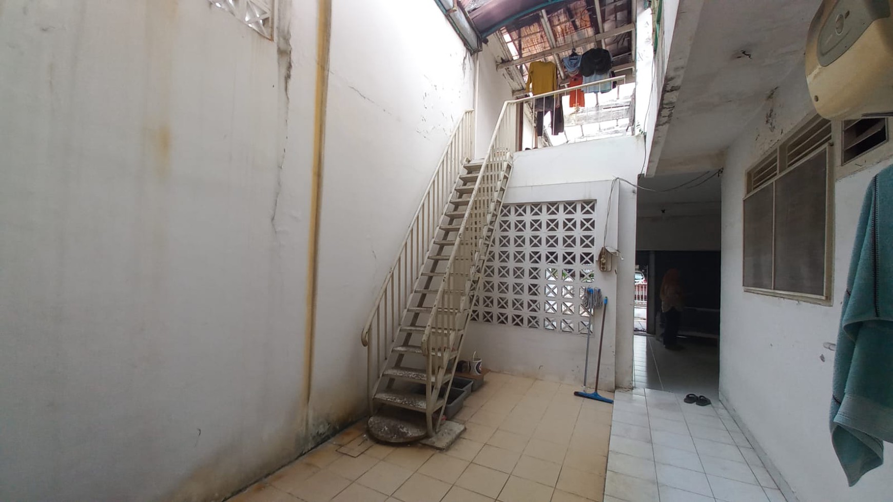Rumah Di komplek Elit Loka Indah, Pancoran. Asri, Tenang, Nyaman, Dan Hanya 3 Menit Ke Jalan Warung Buncit Raya