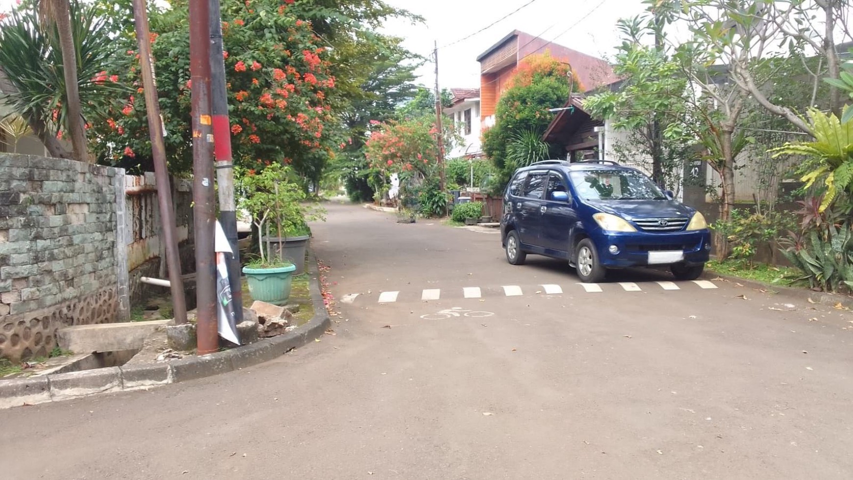 Rumah Di komplek Elit Loka Indah, Pancoran. Asri, Tenang, Nyaman, Dan Hanya 3 Menit Ke Jalan Warung Buncit Raya