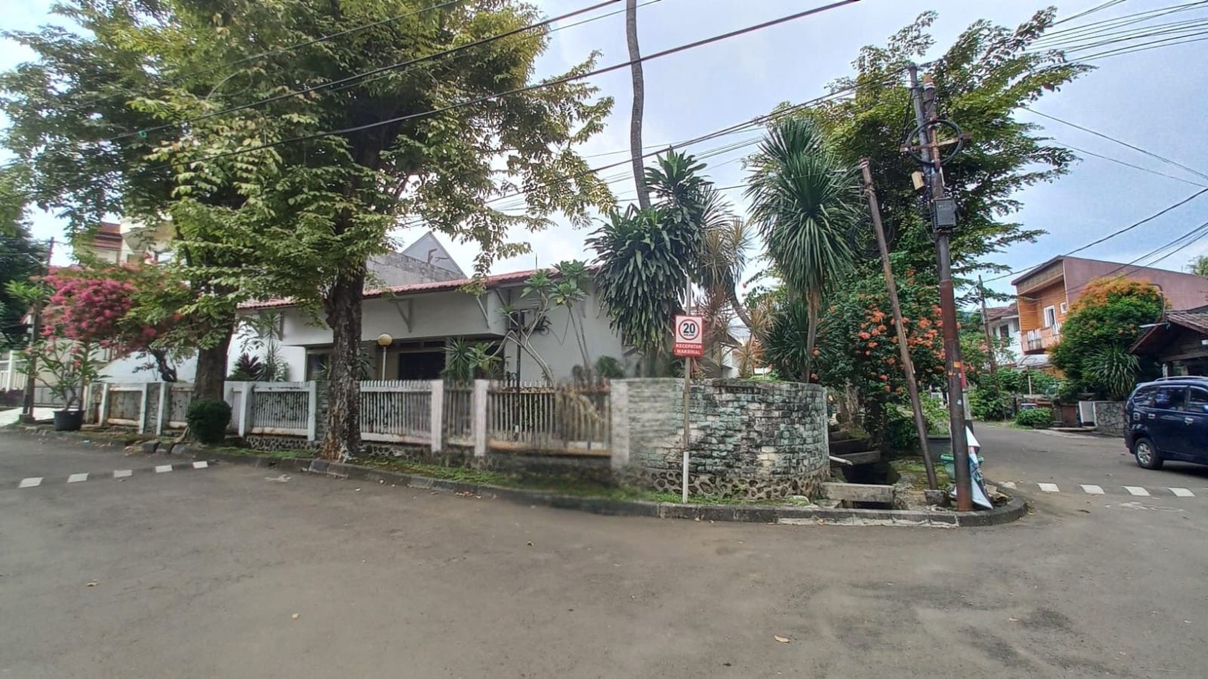 Rumah Di komplek Elit Loka Indah, Pancoran. Asri, Tenang, Nyaman, Dan Hanya 3 Menit Ke Jalan Warung Buncit Raya