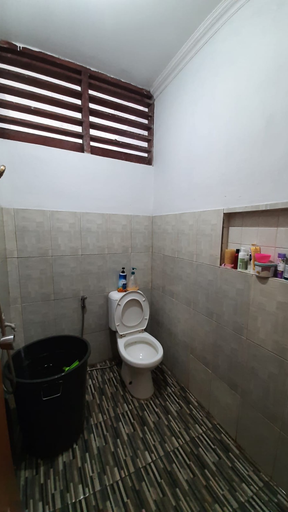 Rumah Hook Siap Huni dekat BXC dan Stasiun Jurangmangu