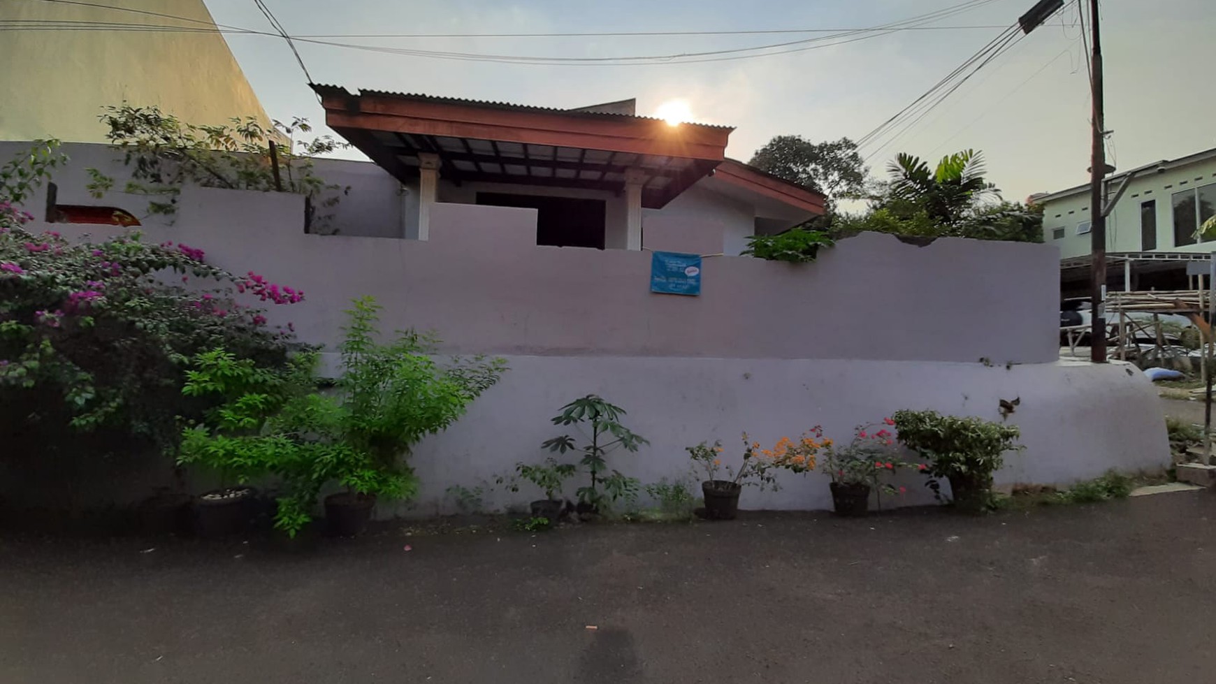 Rumah Hook Siap Huni dekat BXC dan Stasiun Jurangmangu