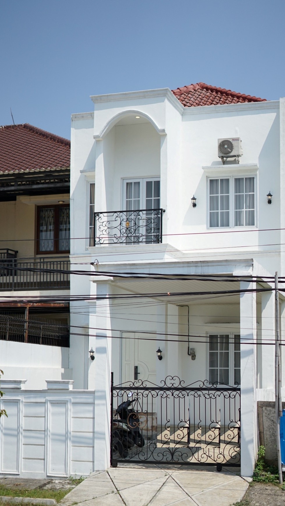 Rumah Baru Minimalis Dalam Komplek Diarea Ciputat, Akses Tol Lebak Bulus 