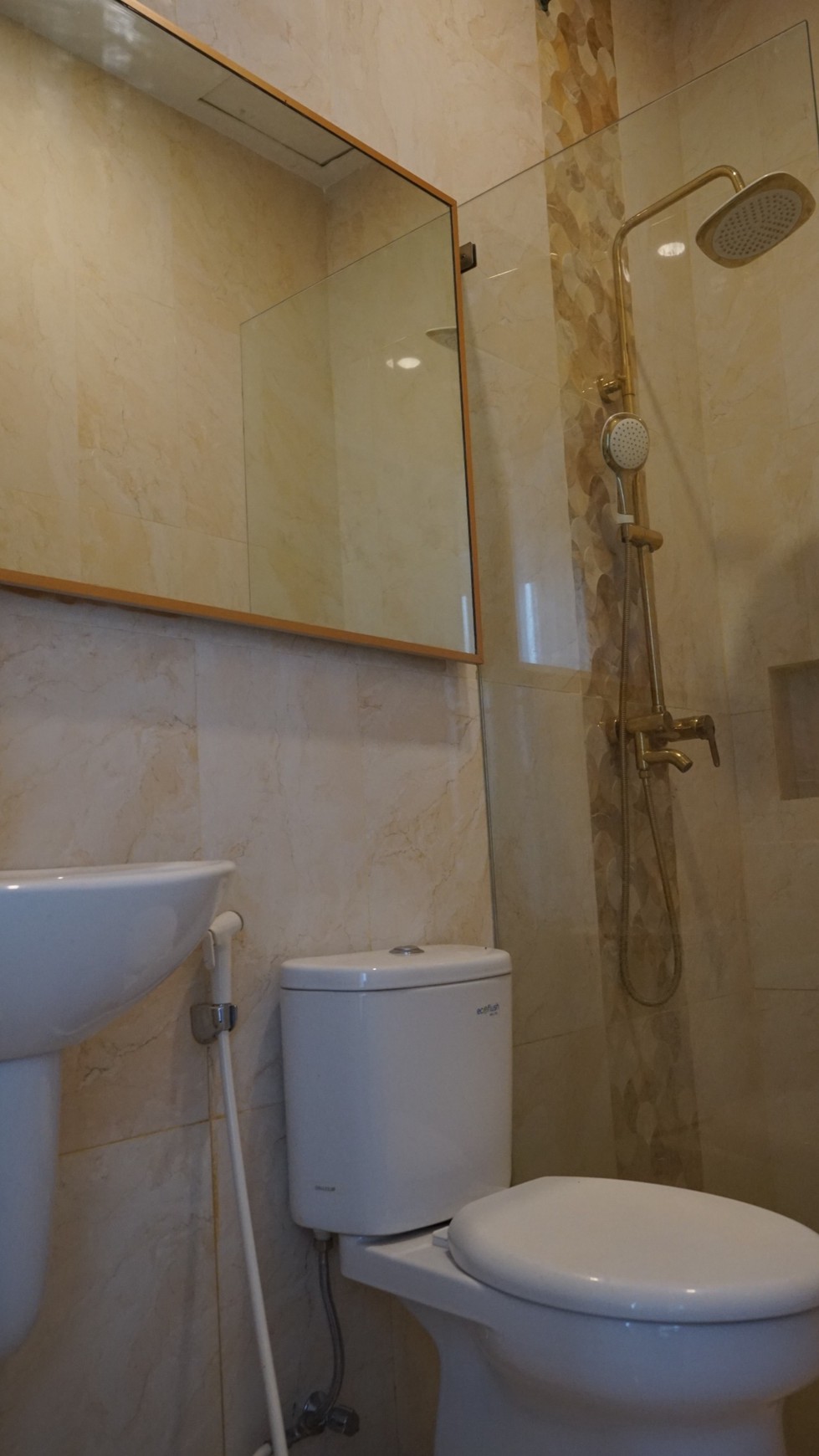 Rumah Baru Minimalis Dalam Komplek Diarea Ciputat, Akses Tol Lebak Bulus 