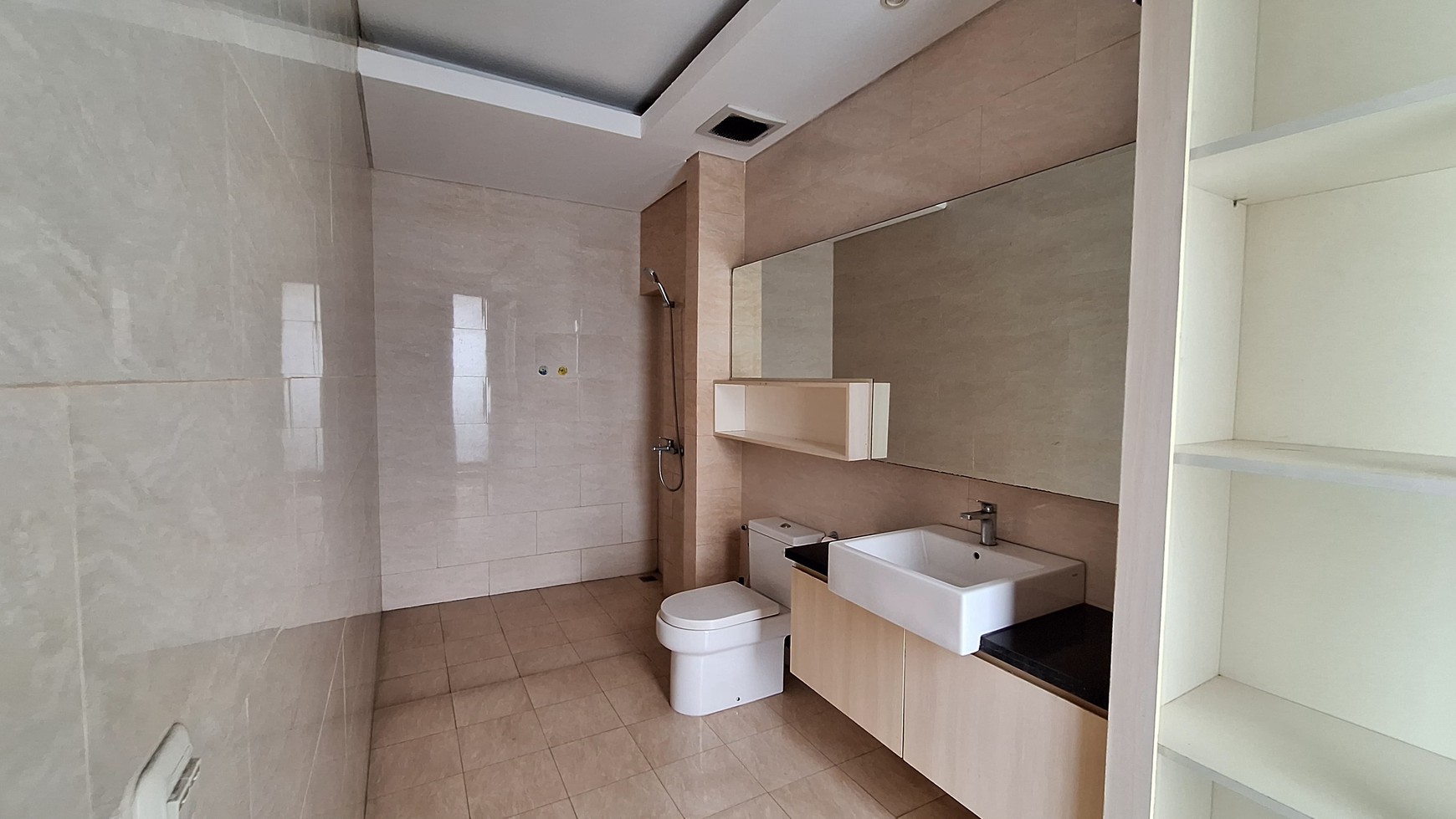 Rumah Siap Huni LT 260 m2 Ada Kolam Renang Pribadi di Area Kemang, Jakarta