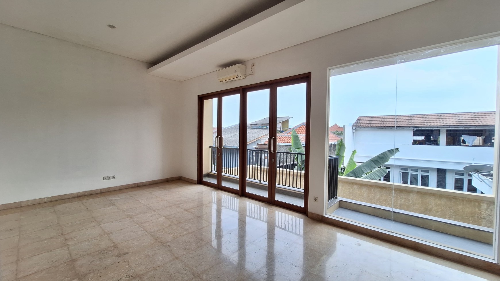 Rumah Siap Huni LT 260 m2 Ada Kolam Renang Pribadi di Area Kemang, Jakarta