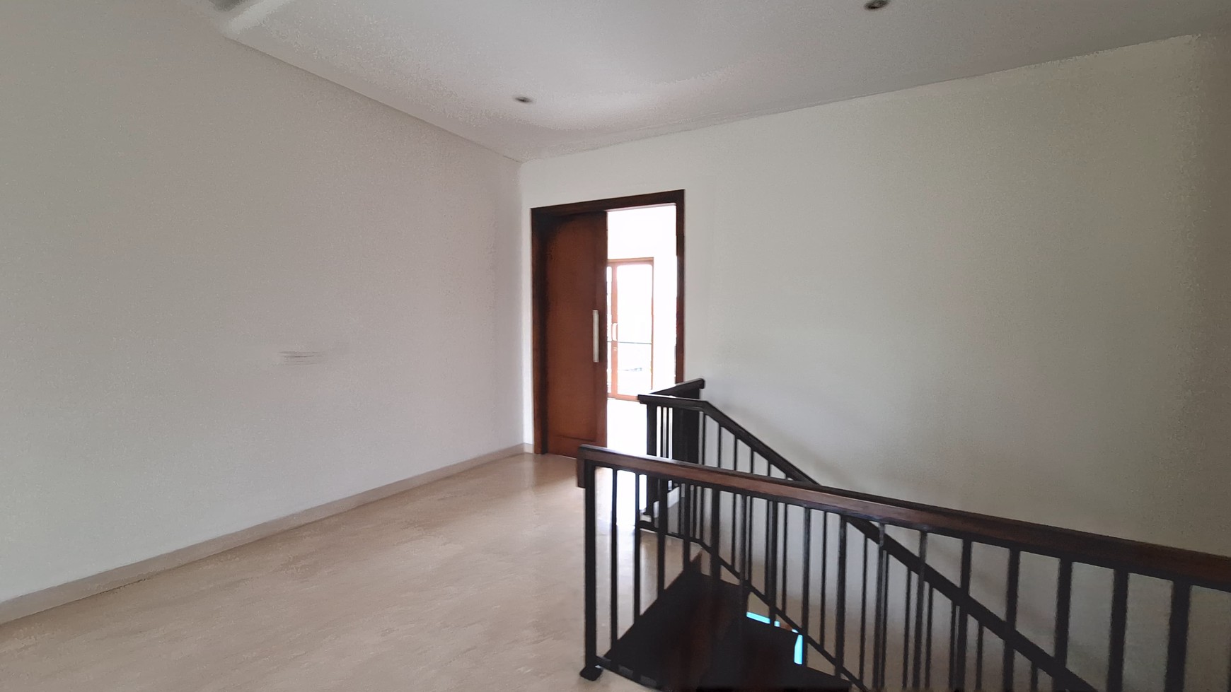 Rumah Siap Huni LT 260 m2 Ada Kolam Renang Pribadi di Area Kemang, Jakarta