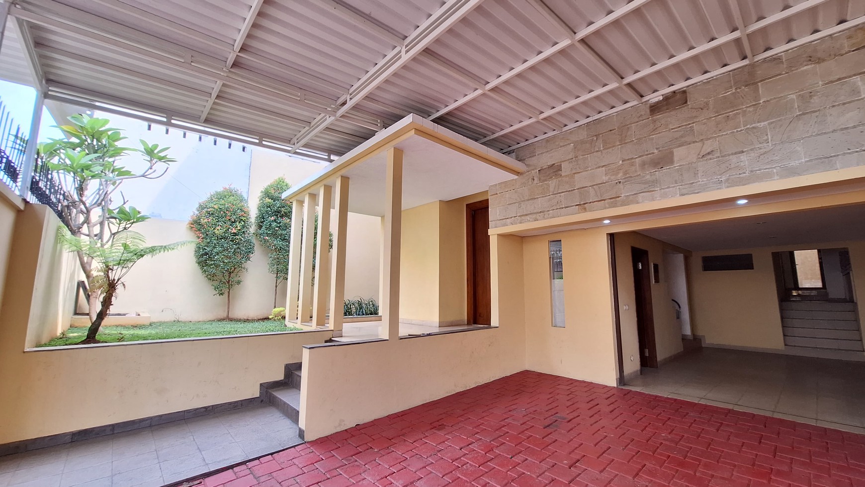 Rumah Siap Huni LT 260 m2 Ada Kolam Renang Pribadi di Area Kemang, Jakarta