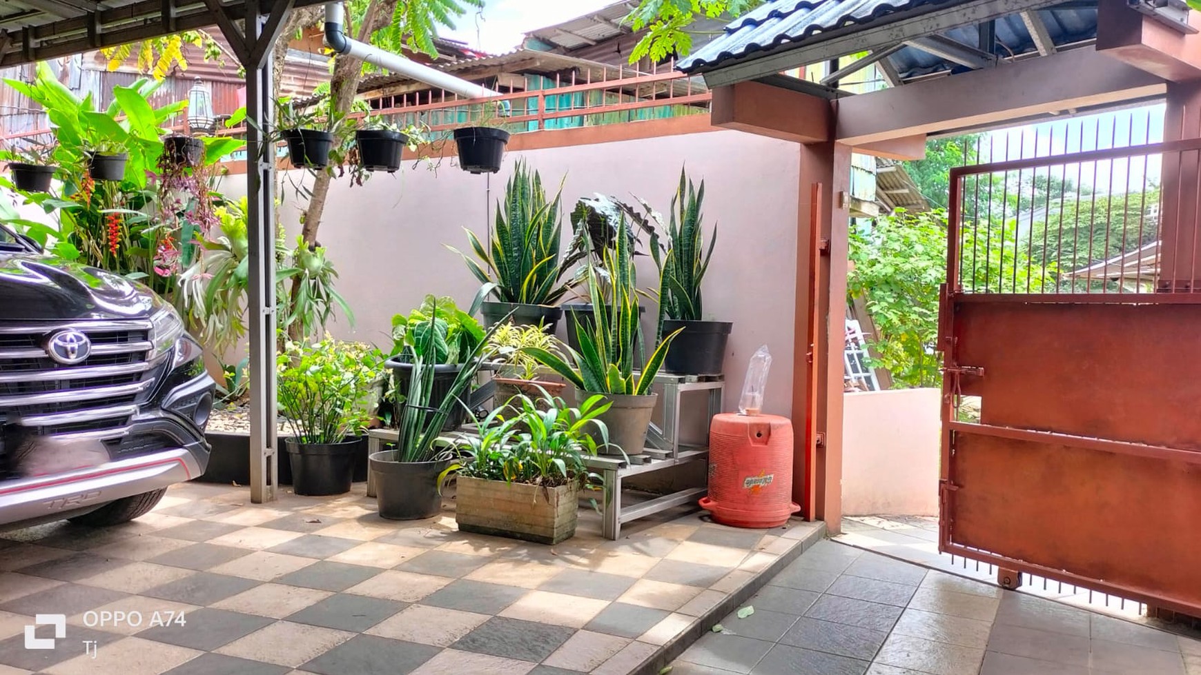 Rumah Siap Huni dengan Hunian Nyaman dan Asri @Pamulang .