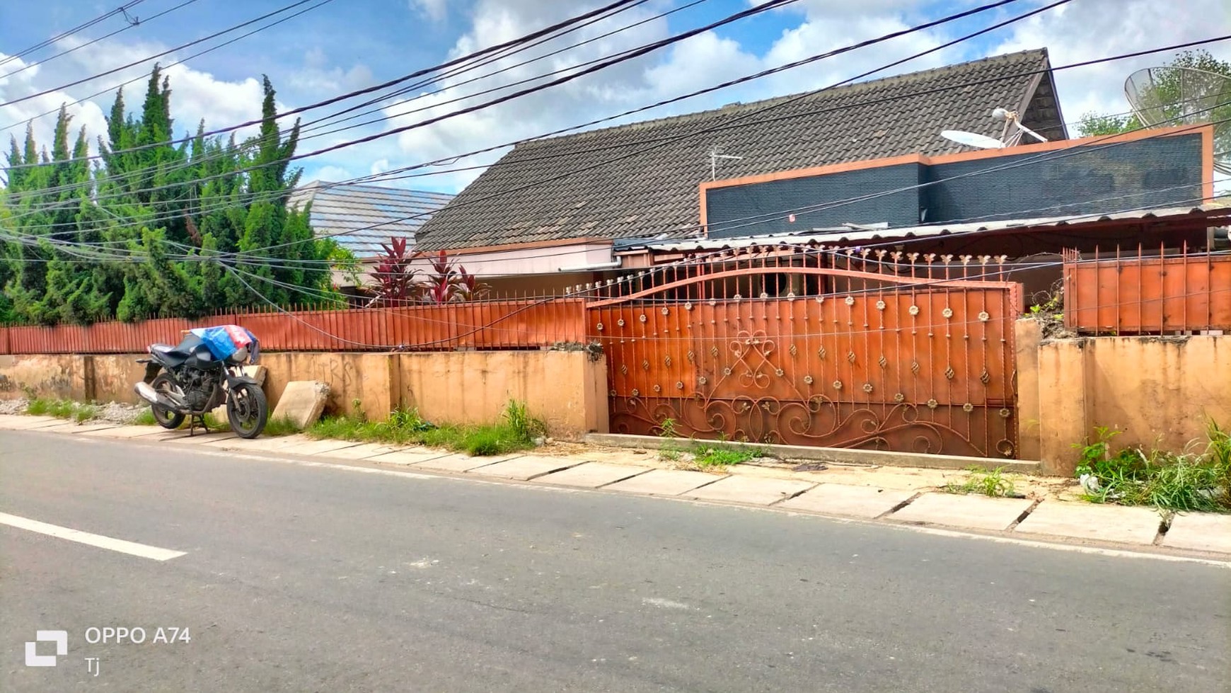 Rumah Siap Huni dengan Hunian Nyaman dan Asri @Pamulang .