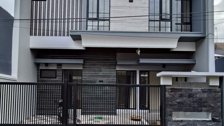 Dijual Rumah 2 lantai di Wisma Permai Surabaya