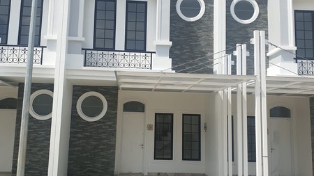 Rumah 2 lantai siap huni lokasi dekat kawasan industri Jababeka Cikarang
