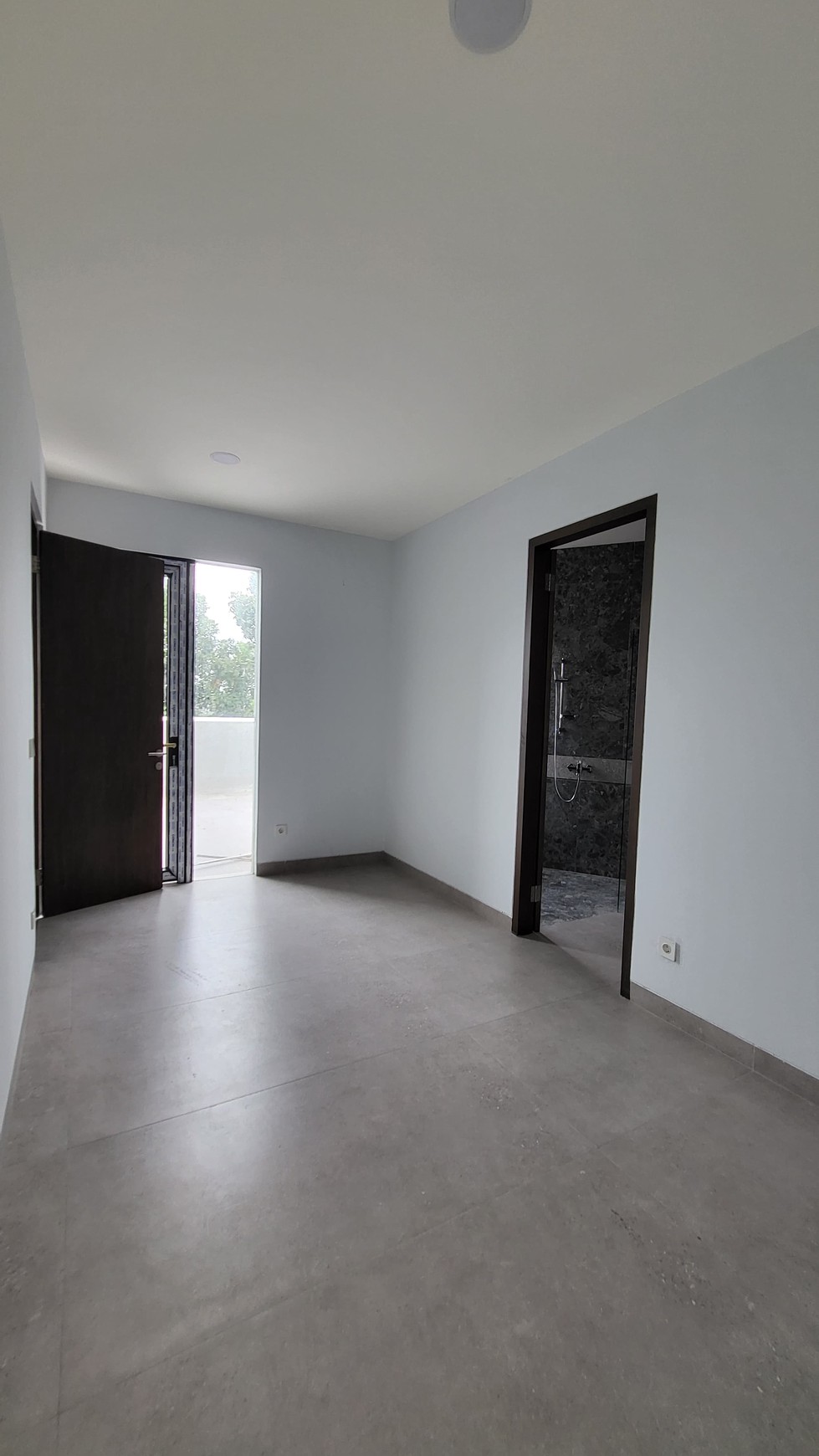 Rumah Baru desain mandiri bergaya indrustrial modern di Alam Sutera.