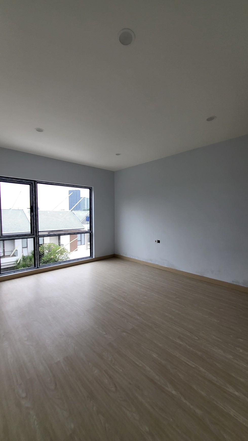 Rumah Baru desain mandiri bergaya indrustrial modern di Alam Sutera.