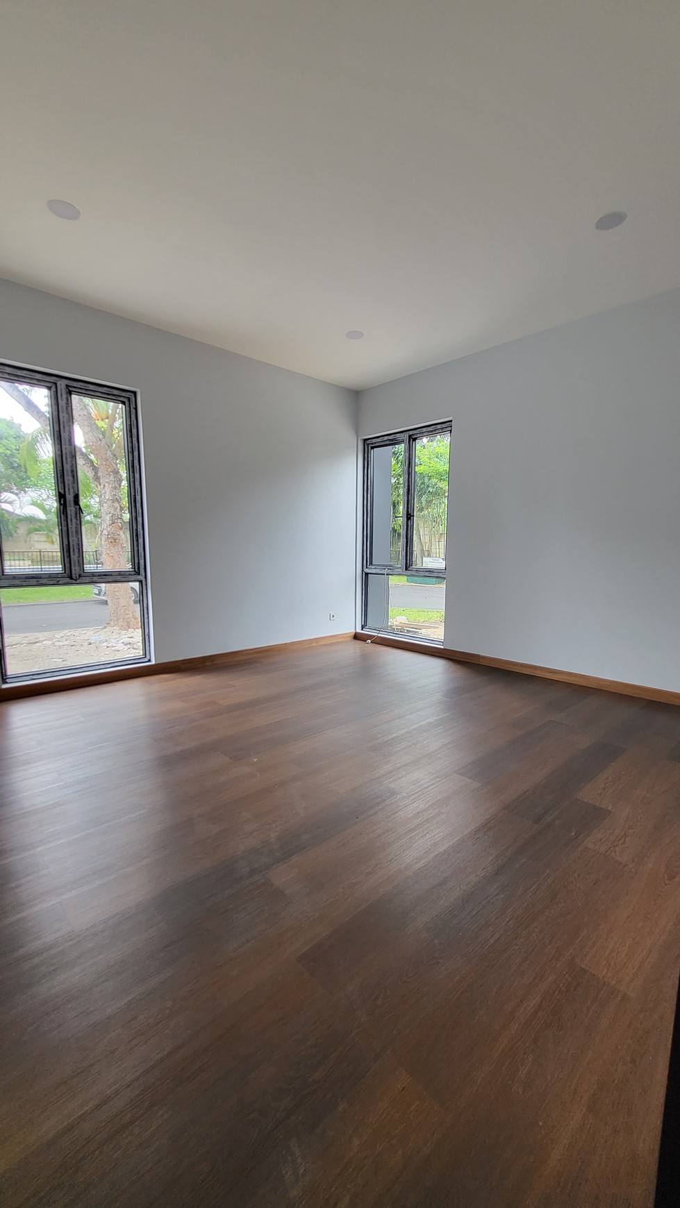 Rumah Baru desain mandiri bergaya indrustrial modern di Alam Sutera.