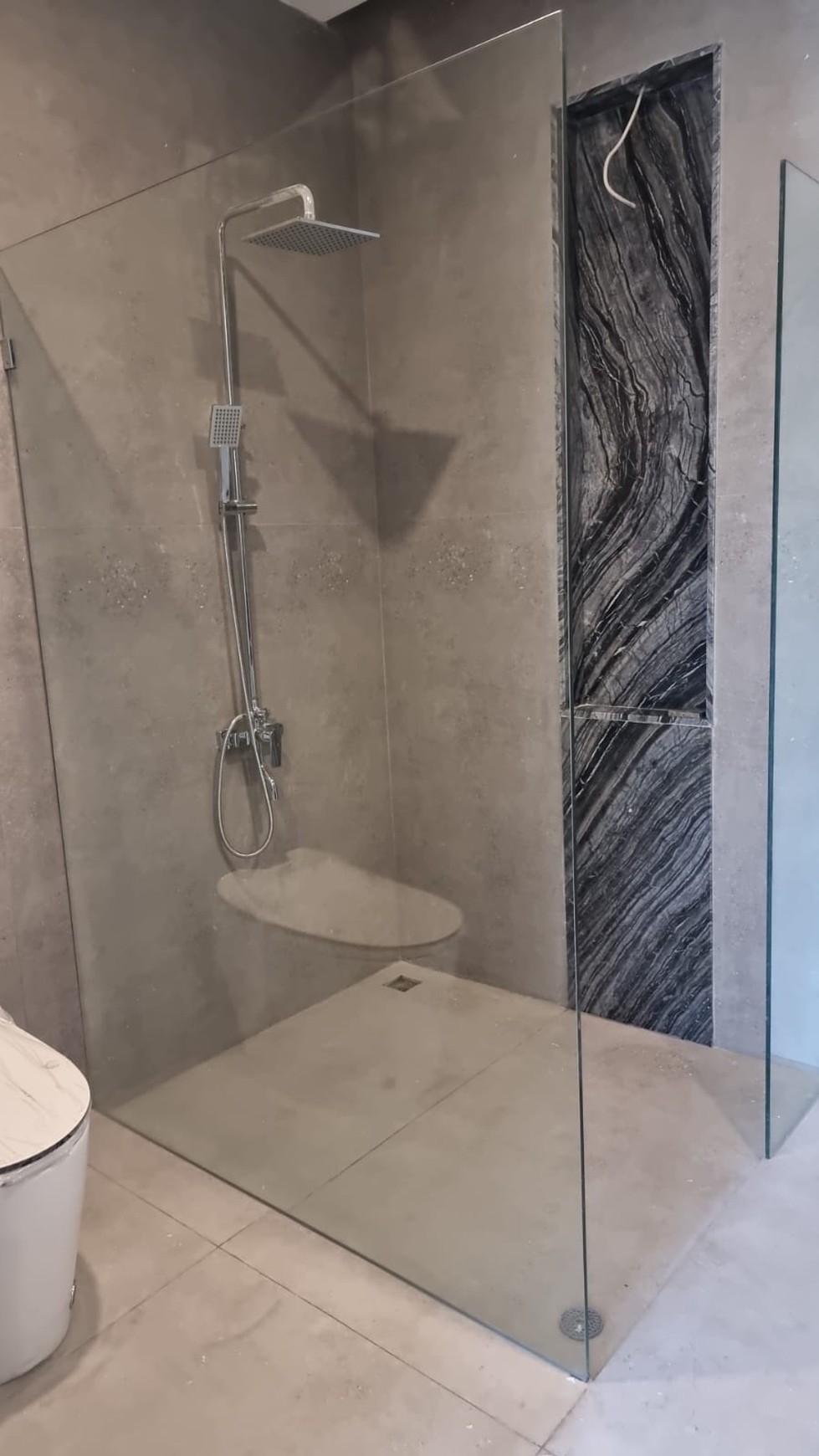 Rumah Baru desain mandiri bergaya indrustrial modern di Alam Sutera.