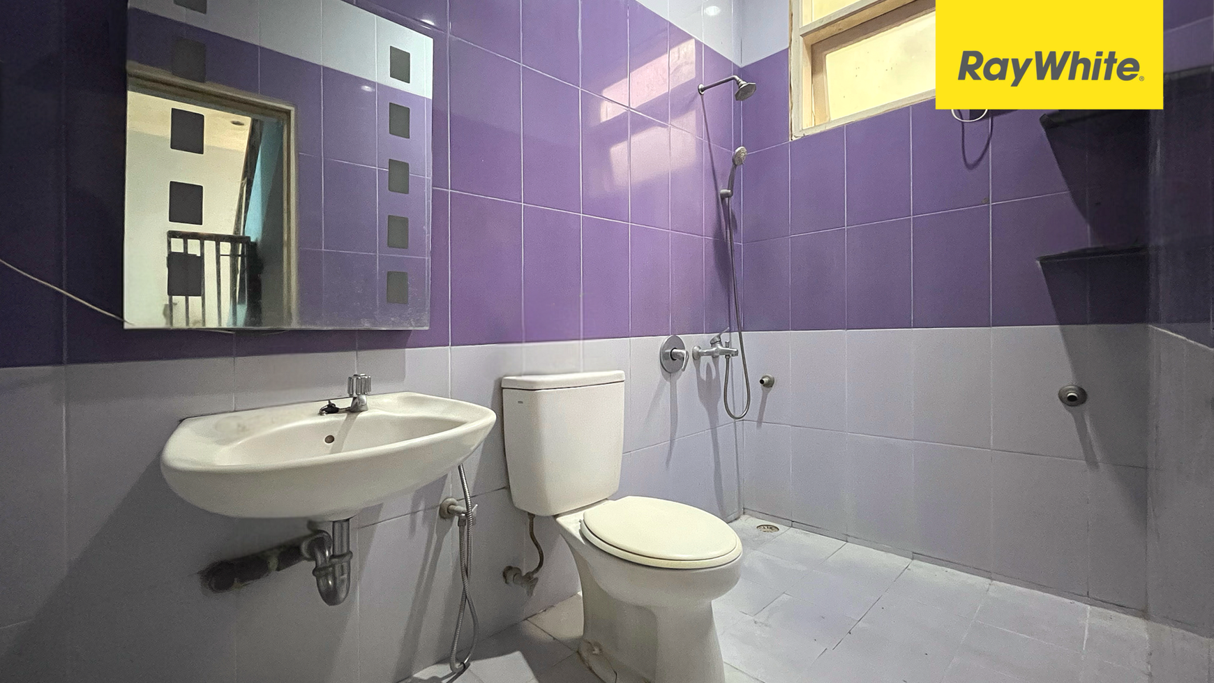 Rumah di Legenda Wisata, Cibubur