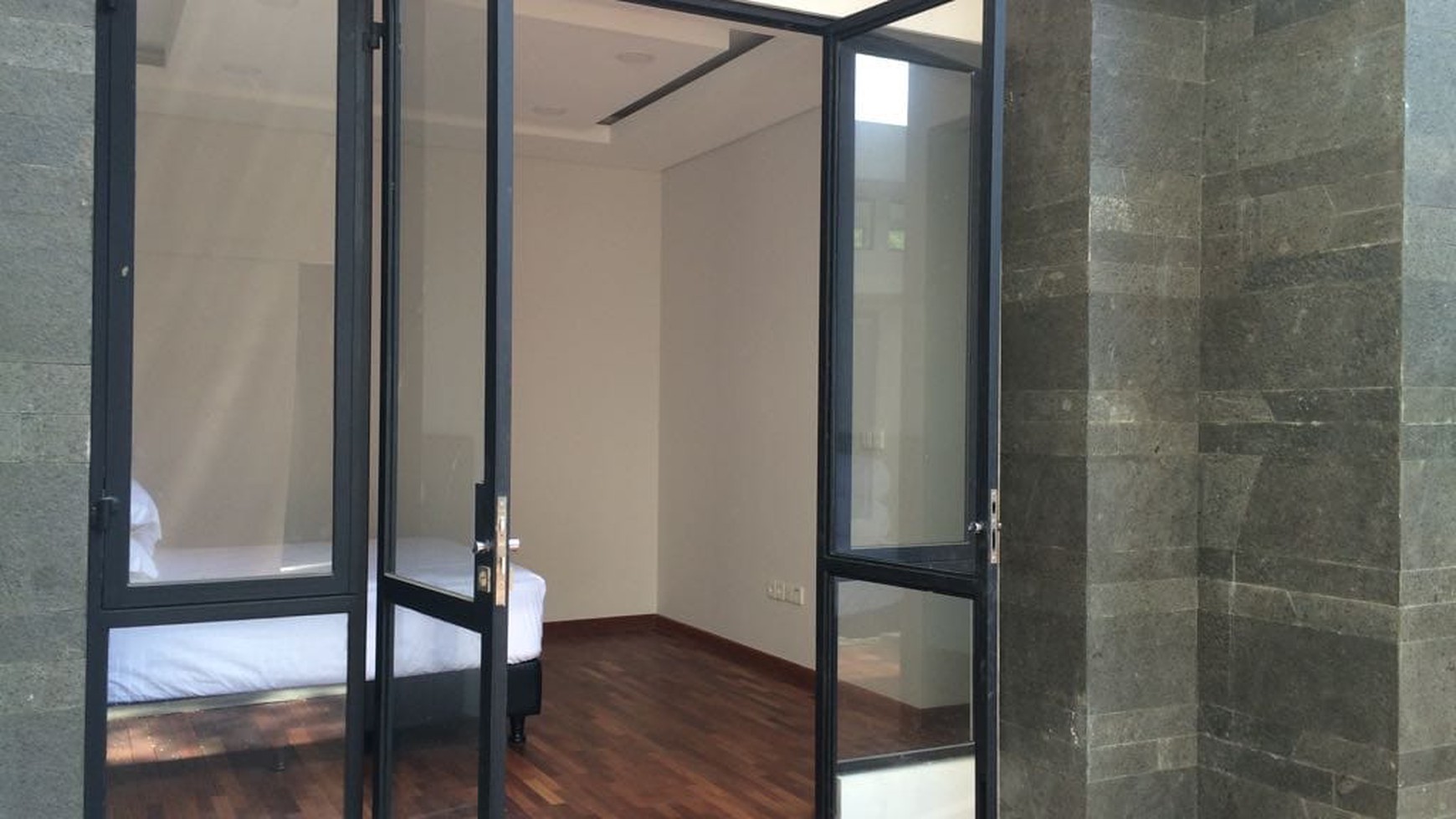 Rumah di Gading Serpong Emerald Cove