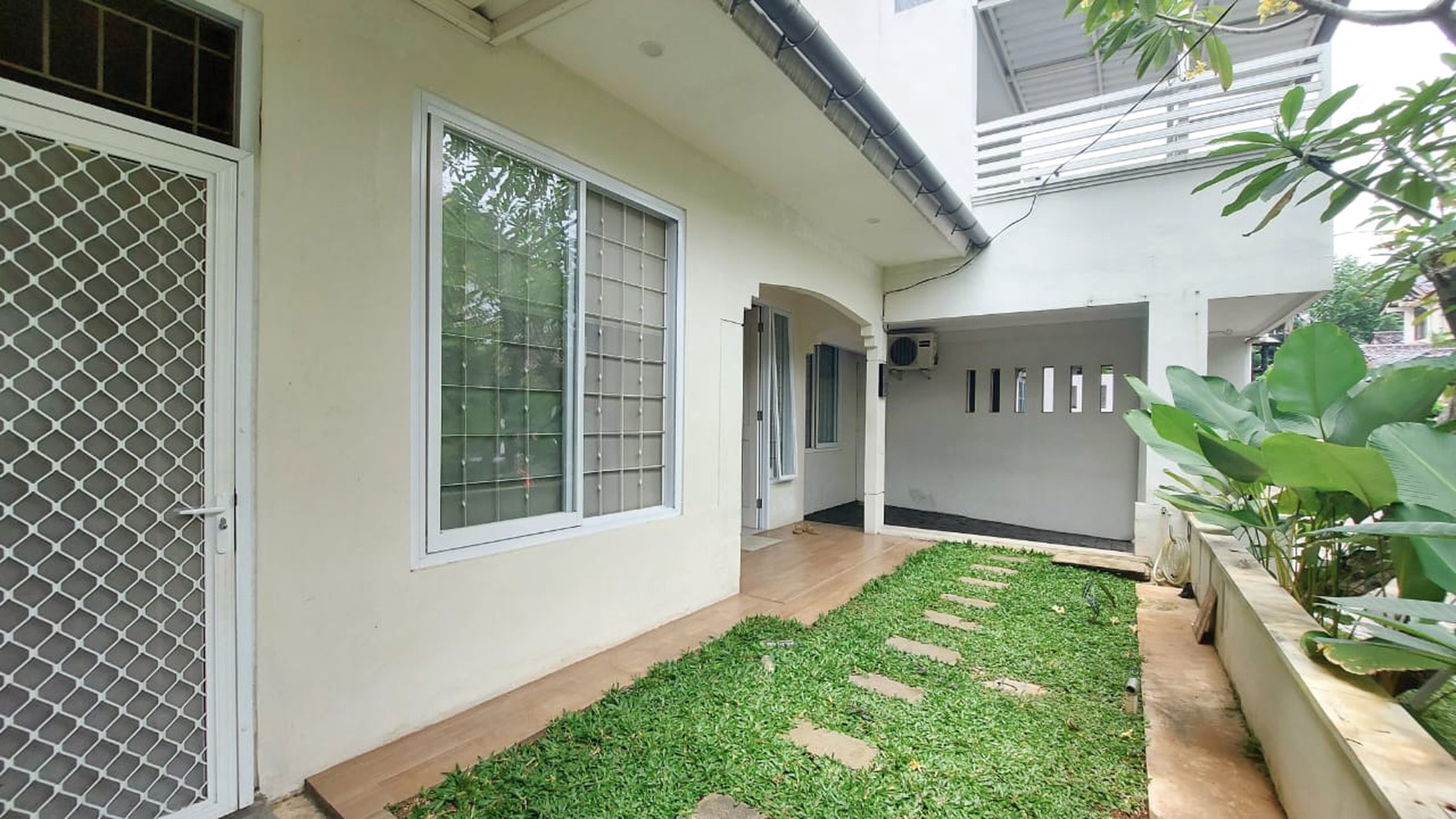 Rumah Modern Kondisi Rapi 2 Lantai di Lokasi Strategis & Premium Bintaro