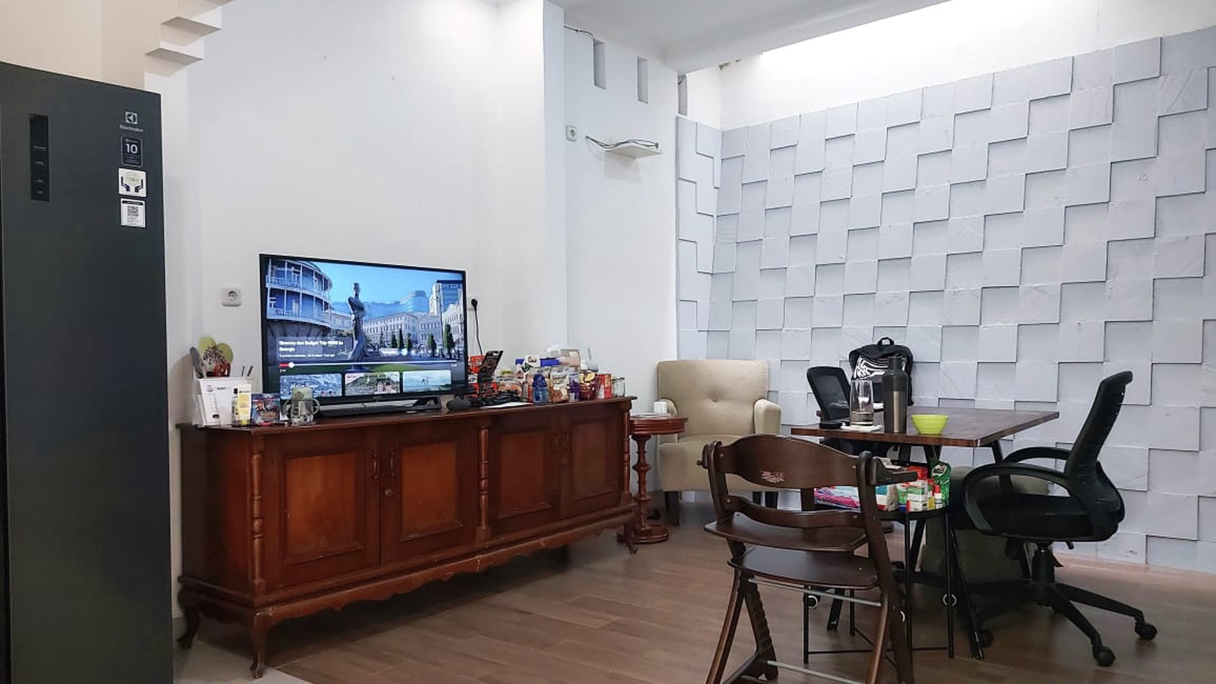 Rumah Modern Kondisi Rapi 2 Lantai di Lokasi Strategis & Premium Bintaro