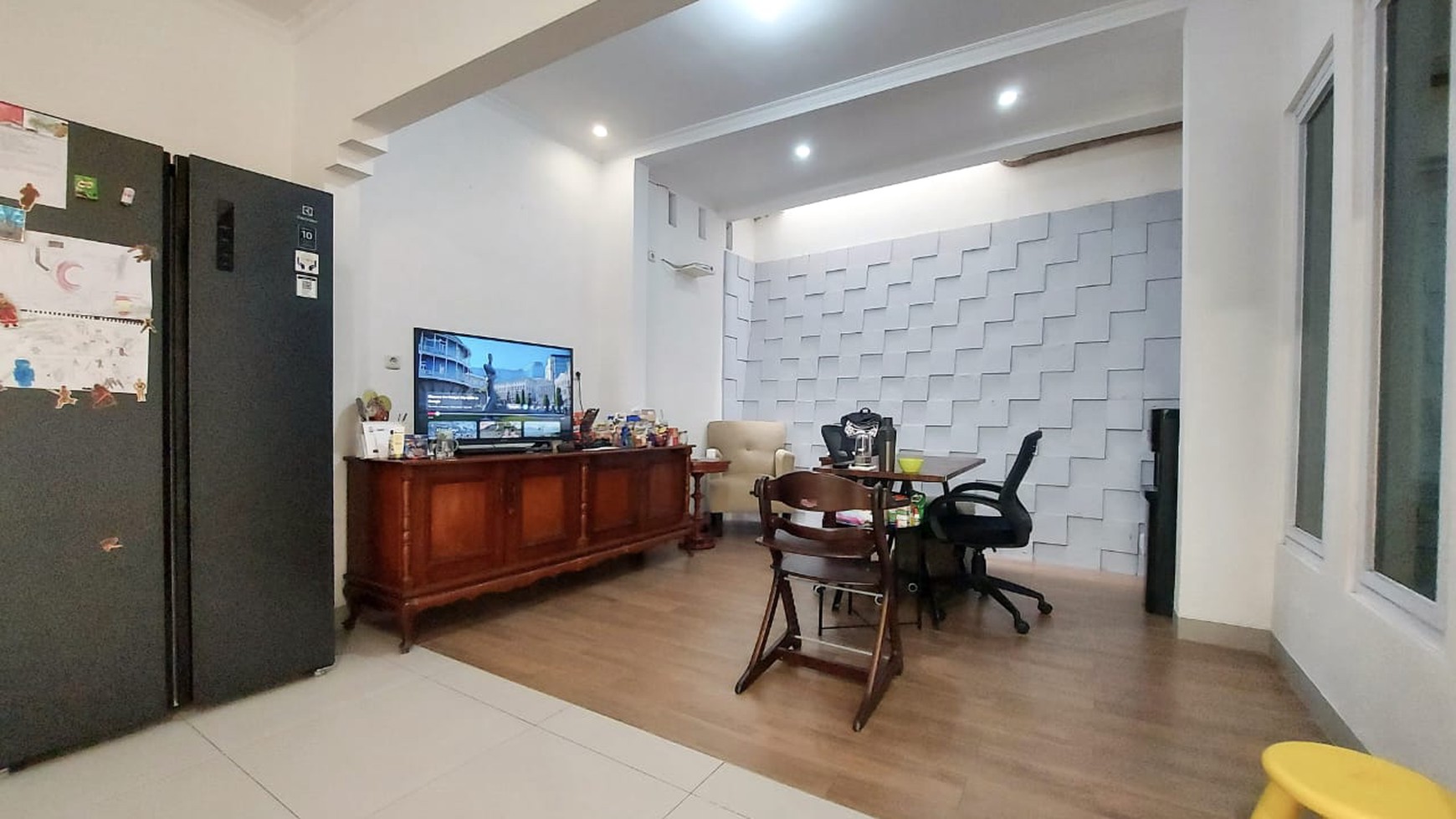 Rumah Modern Kondisi Rapi 2 Lantai di Lokasi Strategis & Premium Bintaro