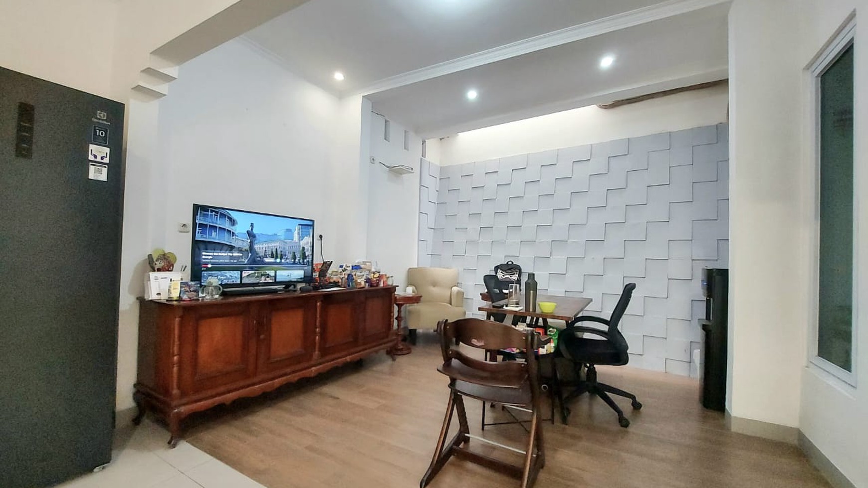 Rumah Modern Kondisi Rapi 2 Lantai di Lokasi Strategis & Premium Bintaro
