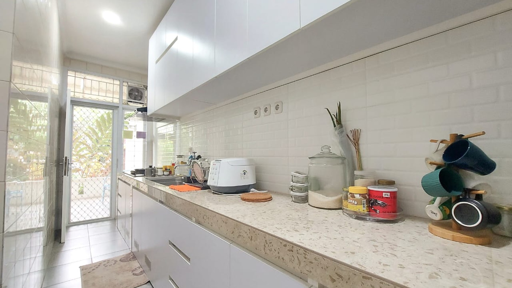 Rumah Modern Kondisi Rapi 2 Lantai di Lokasi Strategis & Premium Bintaro