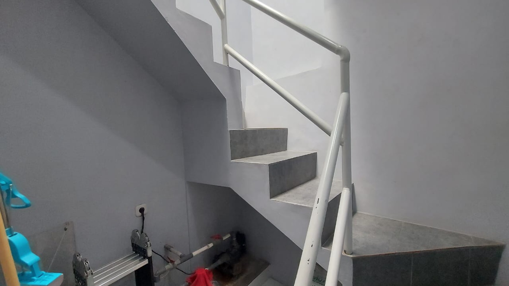 Rumah Modern Kondisi Rapi 2 Lantai di Lokasi Strategis & Premium Bintaro