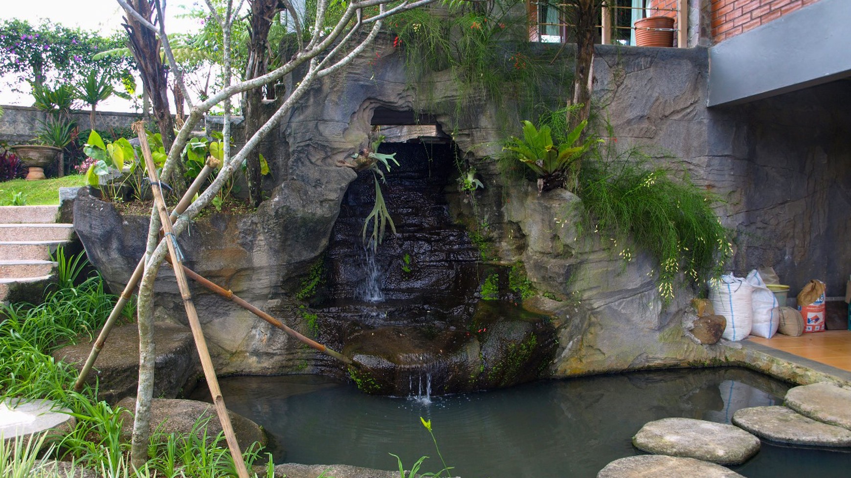 Villa 2,5 Lantai Di Puncak Cisarua Bogor