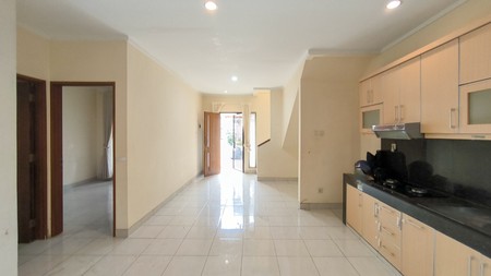  Rumah keamanan 24 jam,jalan lebar di Bintaro Jaya 9.