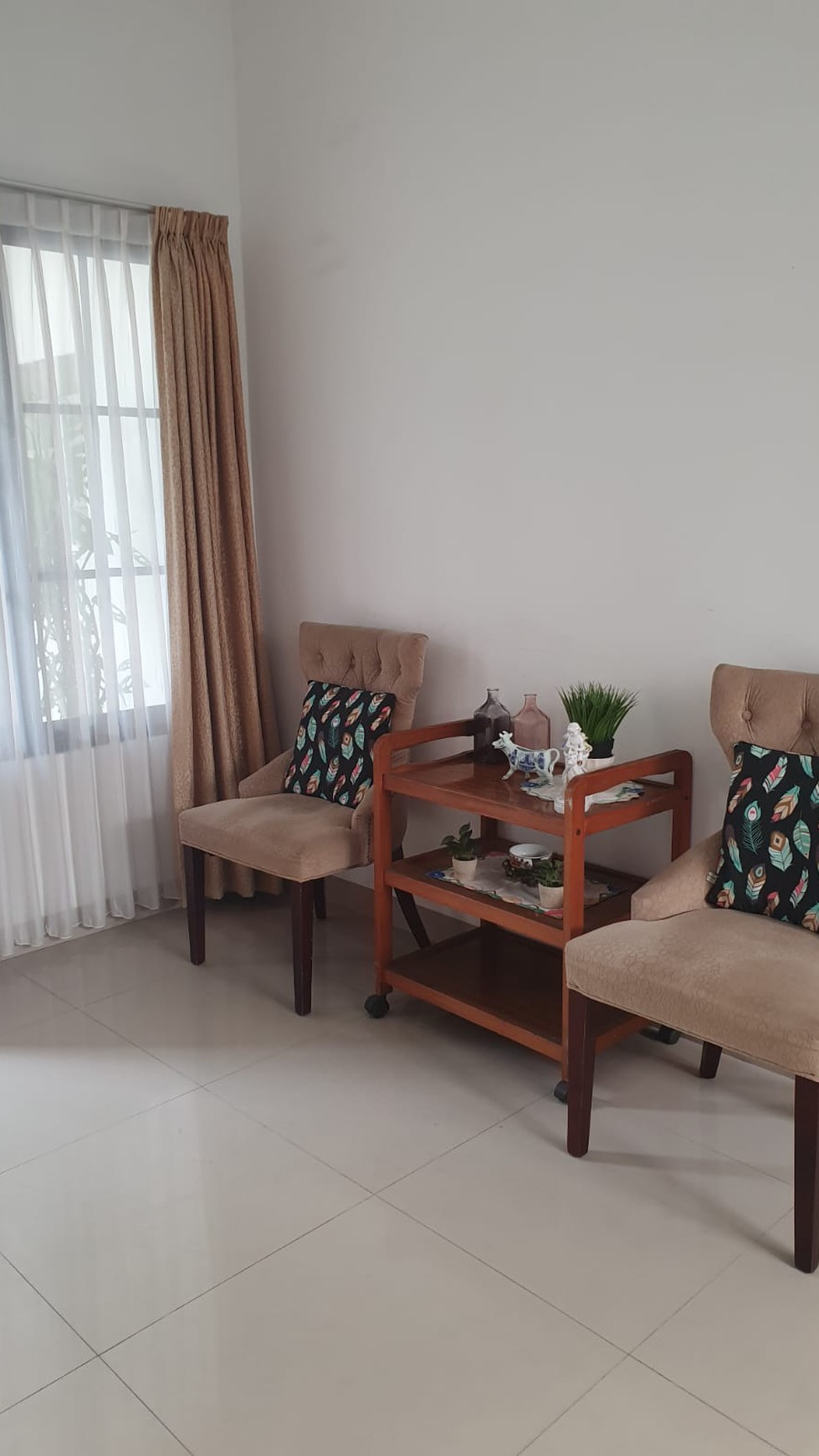 Rumah Minimalis 1M an dgn halaman terbuka di Graha Raya Bintaro