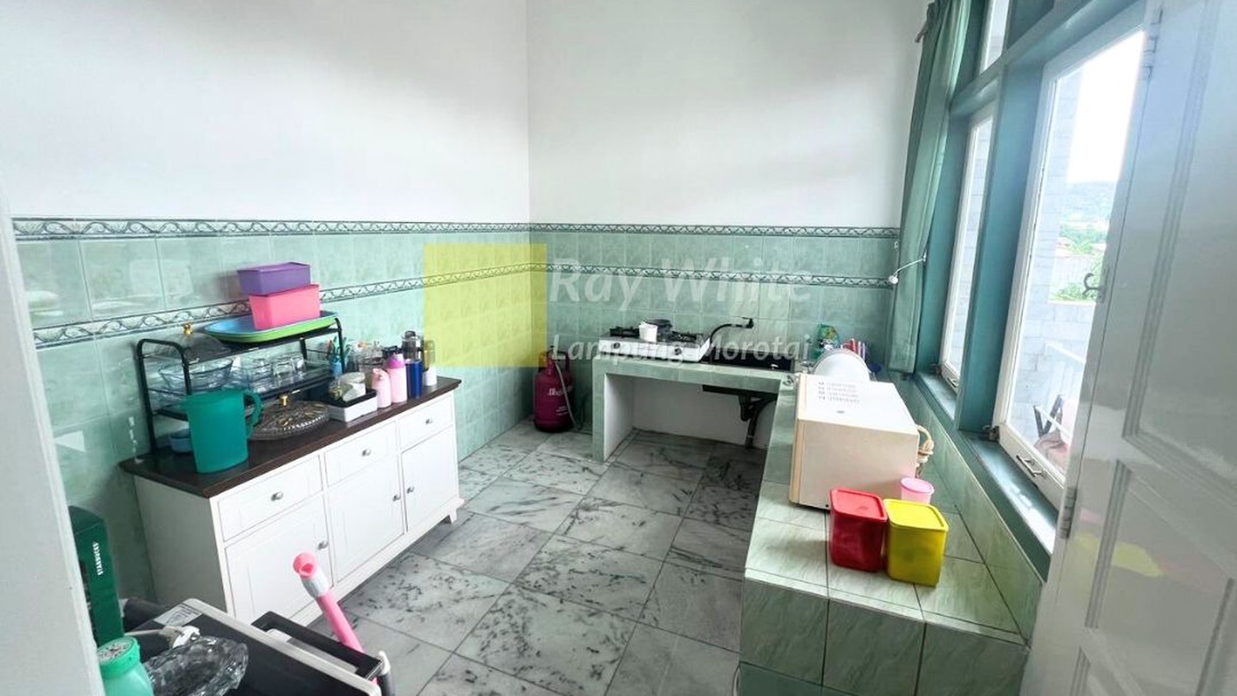 Rumah Mewah 2 Lantai Dan 4 Rumah Kontrakan