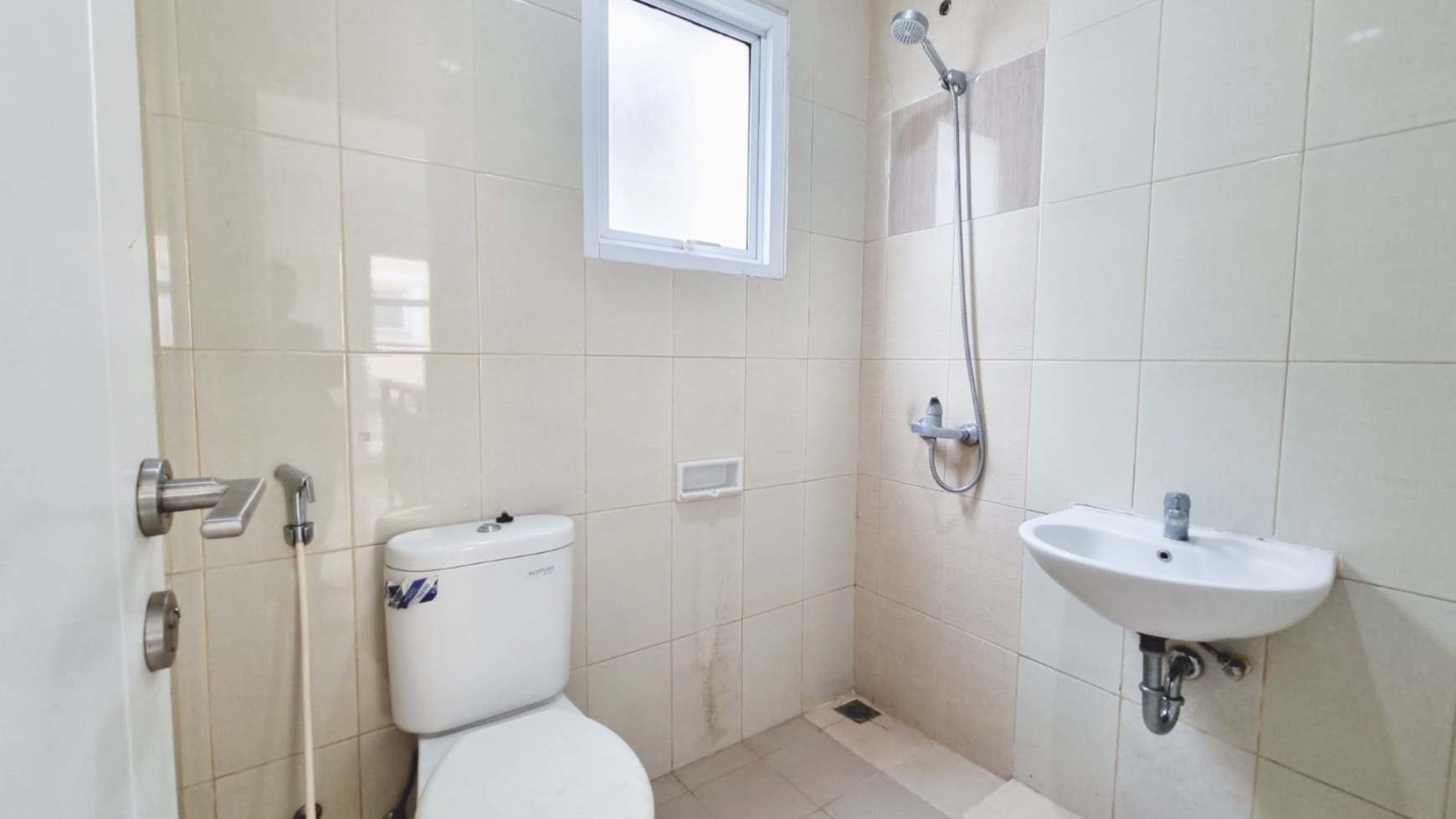 Dijual cepat rumah strategis di Montana Village Jl. Hardin Gading Serpong