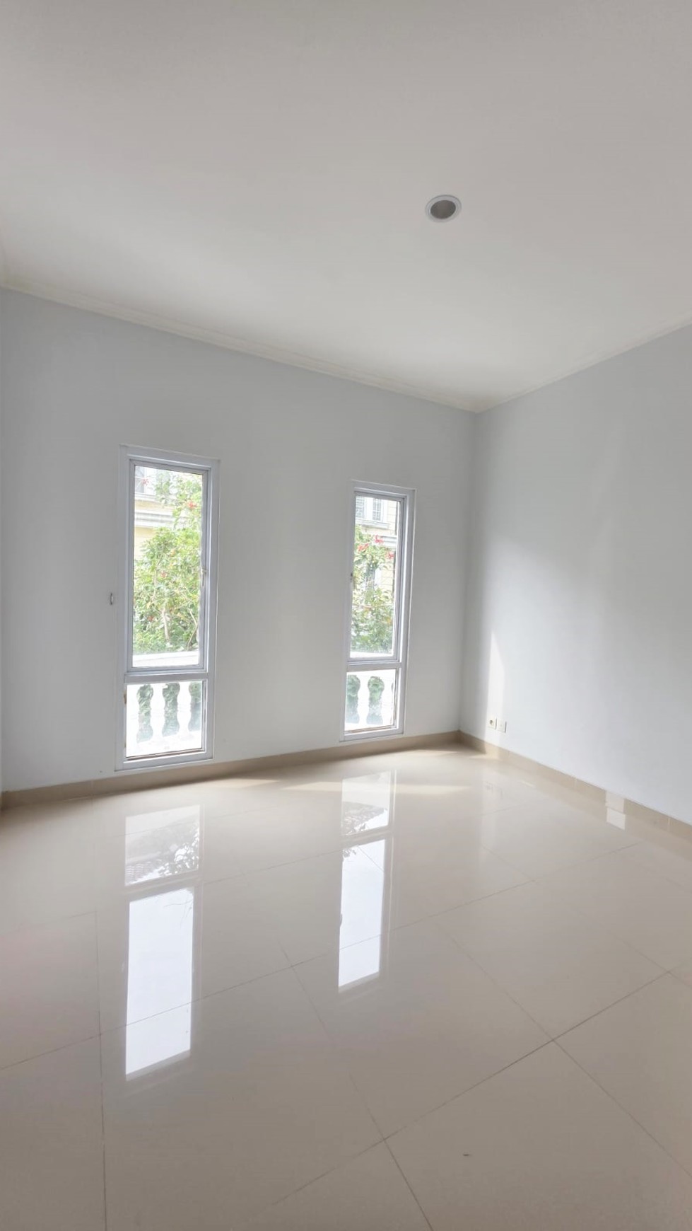 Dijual cepat rumah strategis di Montana Village Jl. Hardin Gading Serpong