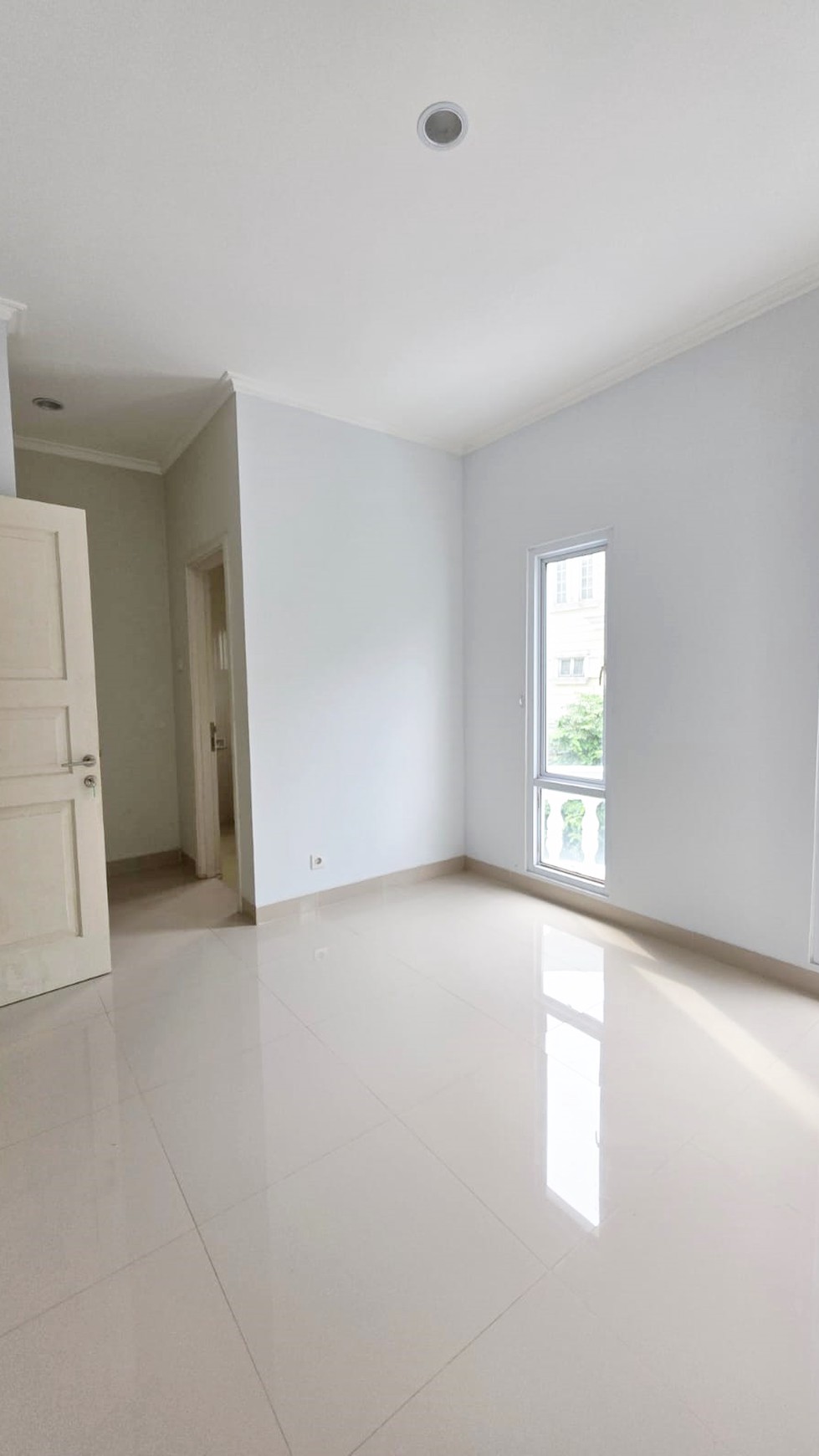 Dijual cepat rumah strategis di Montana Village Jl. Hardin Gading Serpong