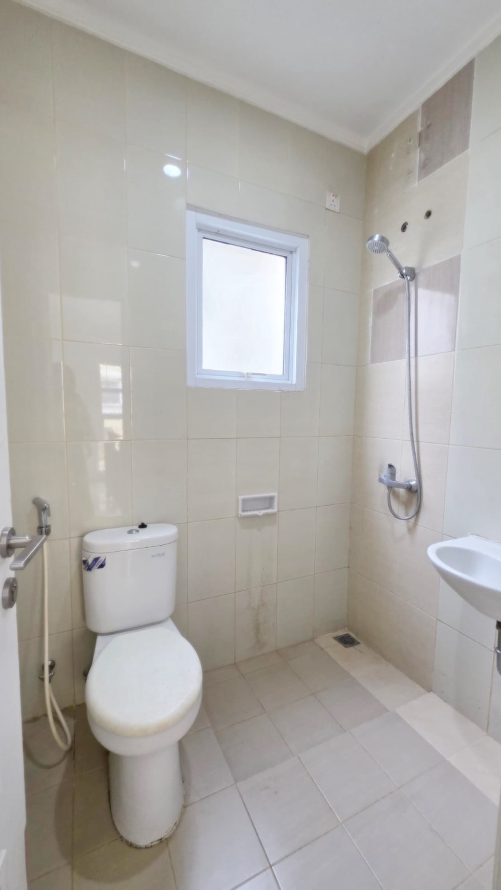 Dijual cepat rumah strategis di Montana Village Jl. Hardin Gading Serpong