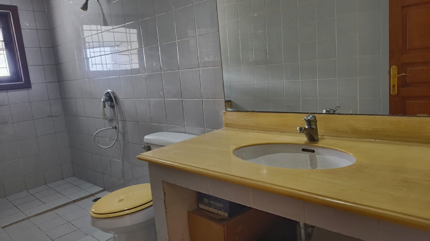 Di Jual Rumah 2 Lantai lingkungan yang sangat Asri dan Nyaman di Vila Cinere Mas