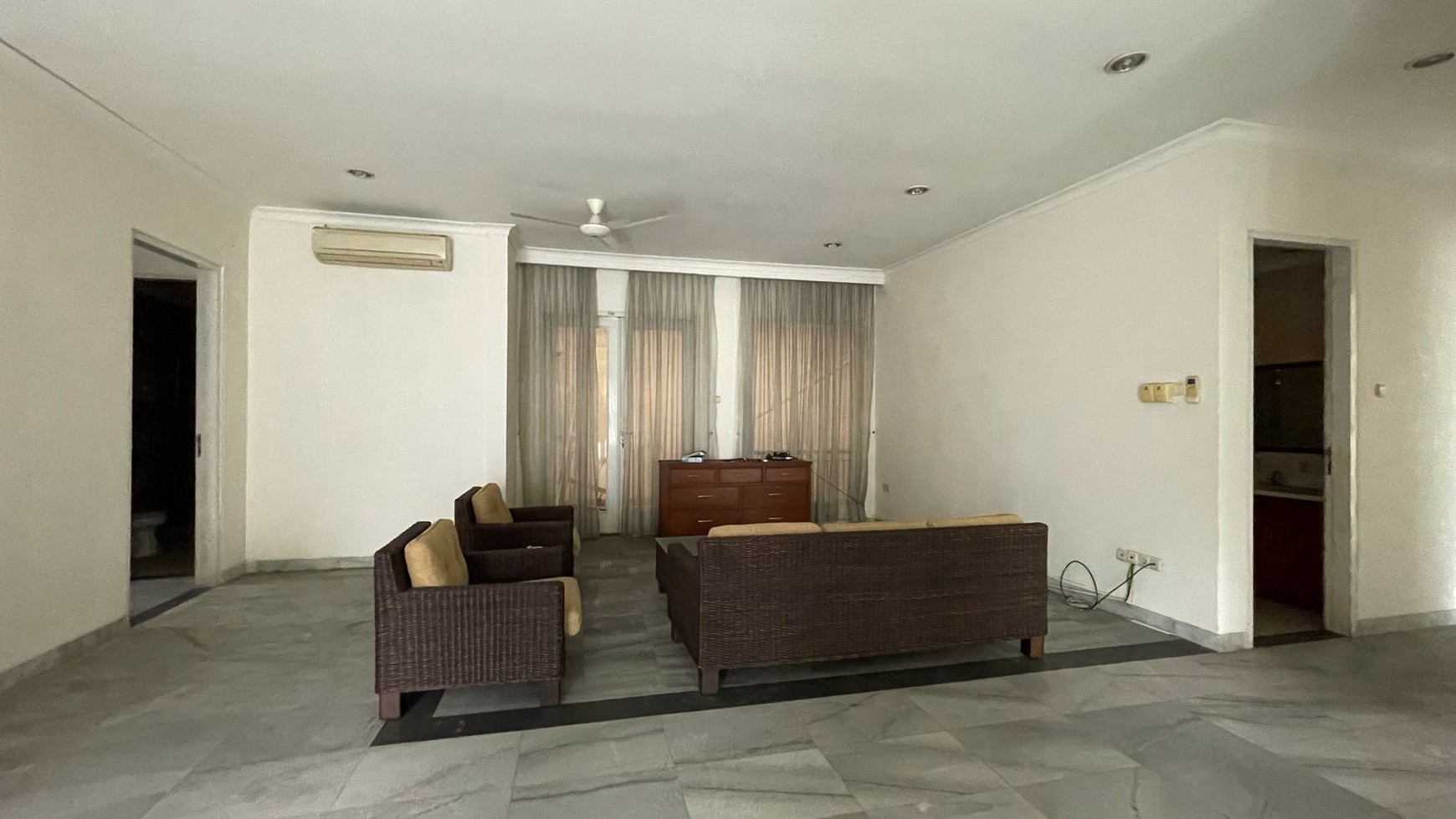 Dijual Cepat Rumah di Executive Paradise Townhouse - P Antasari