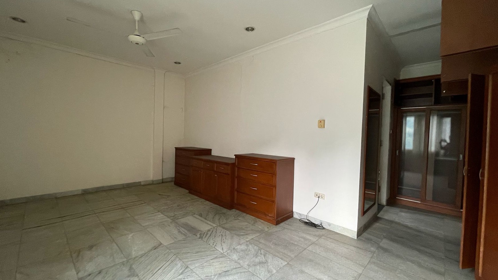 Dijual Cepat Rumah di Executive Paradise Townhouse - P Antasari