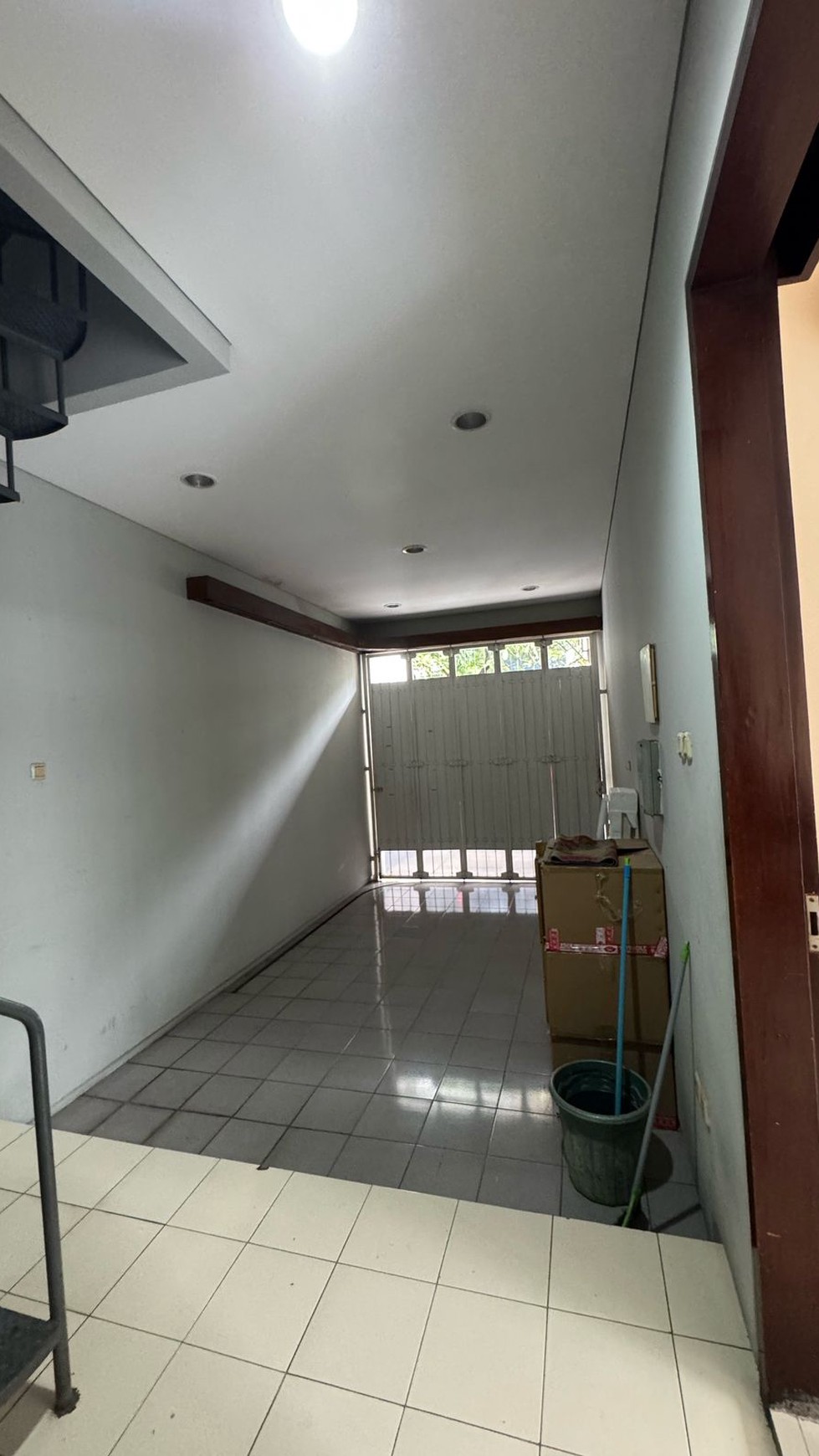 Di Sewa Rumah Cantik 2 Lantai dengan Desain Mewah dan Strategis @Jakarta Selatan