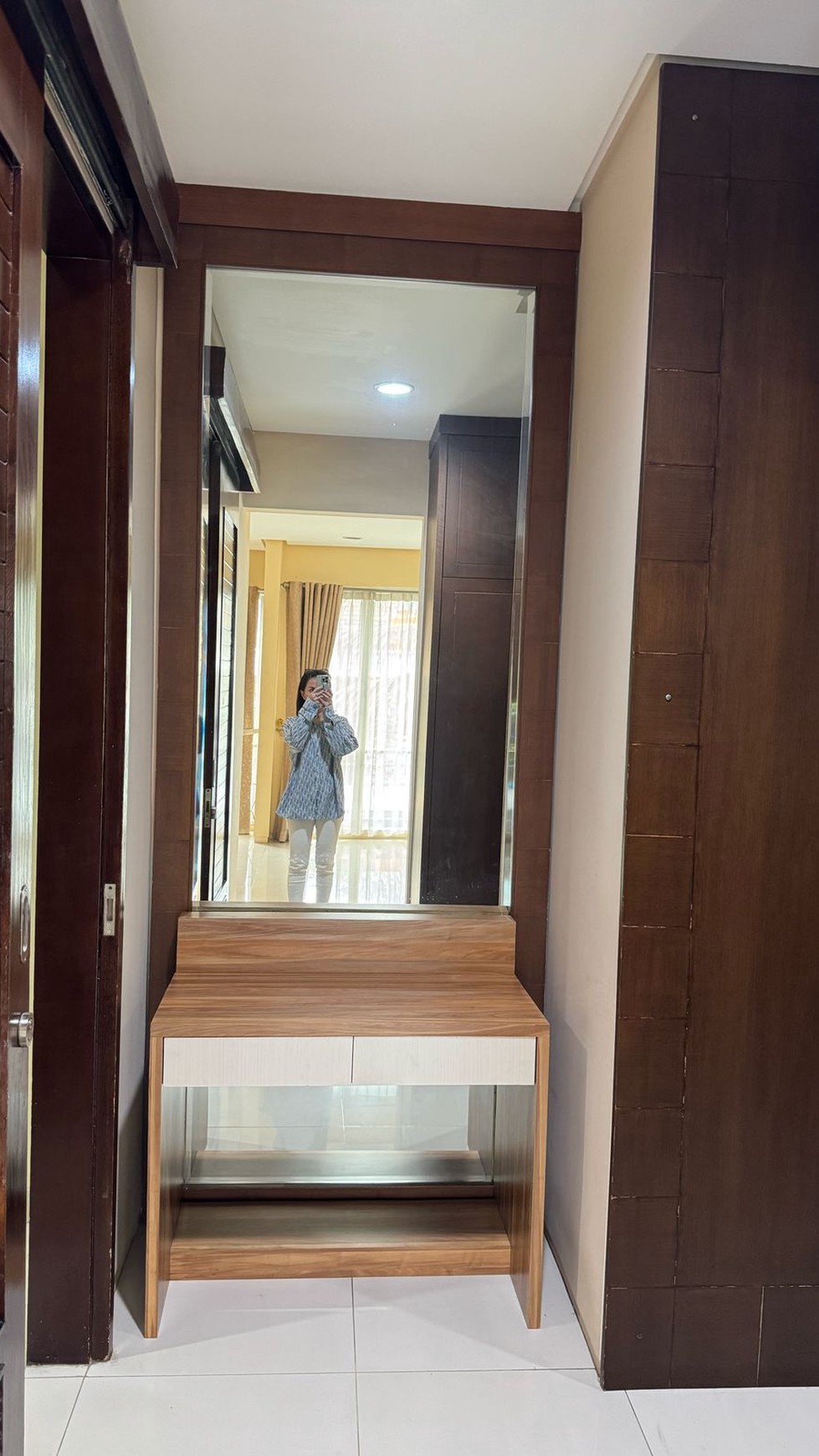 Di Sewa Rumah Cantik 2 Lantai dengan Desain Mewah dan Strategis @Jakarta Selatan