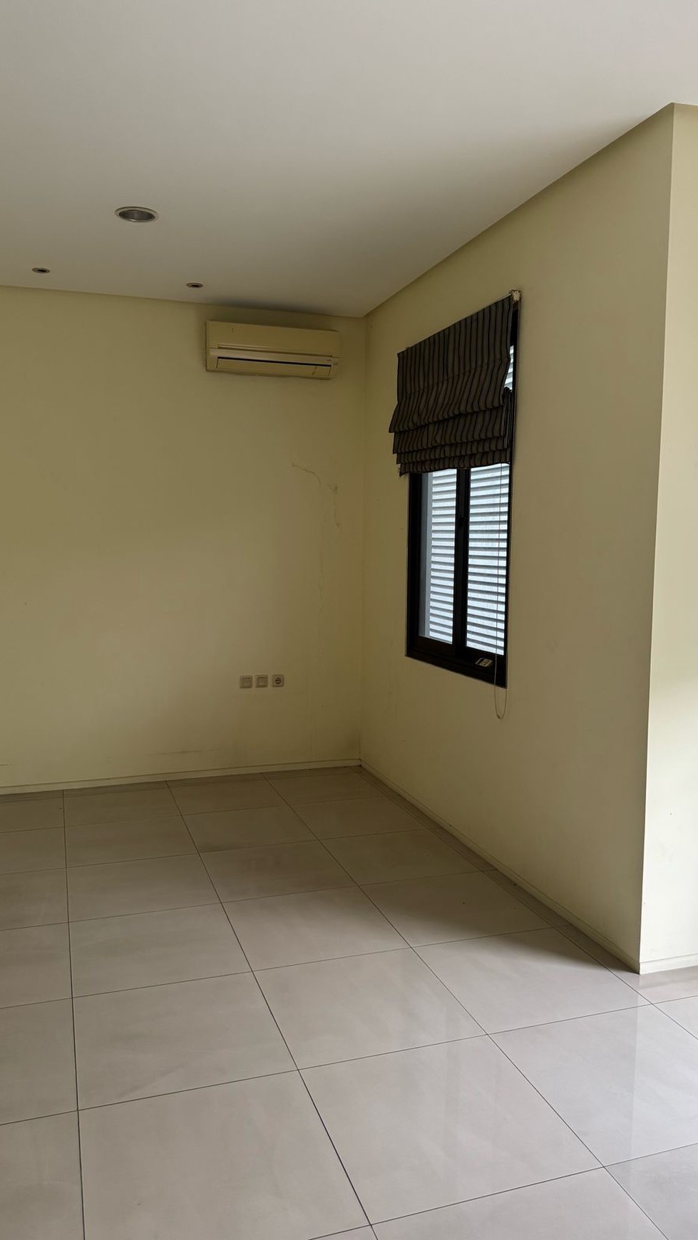 Di Sewa Rumah Cantik 2 Lantai dengan Desain Mewah dan Strategis @Jakarta Selatan